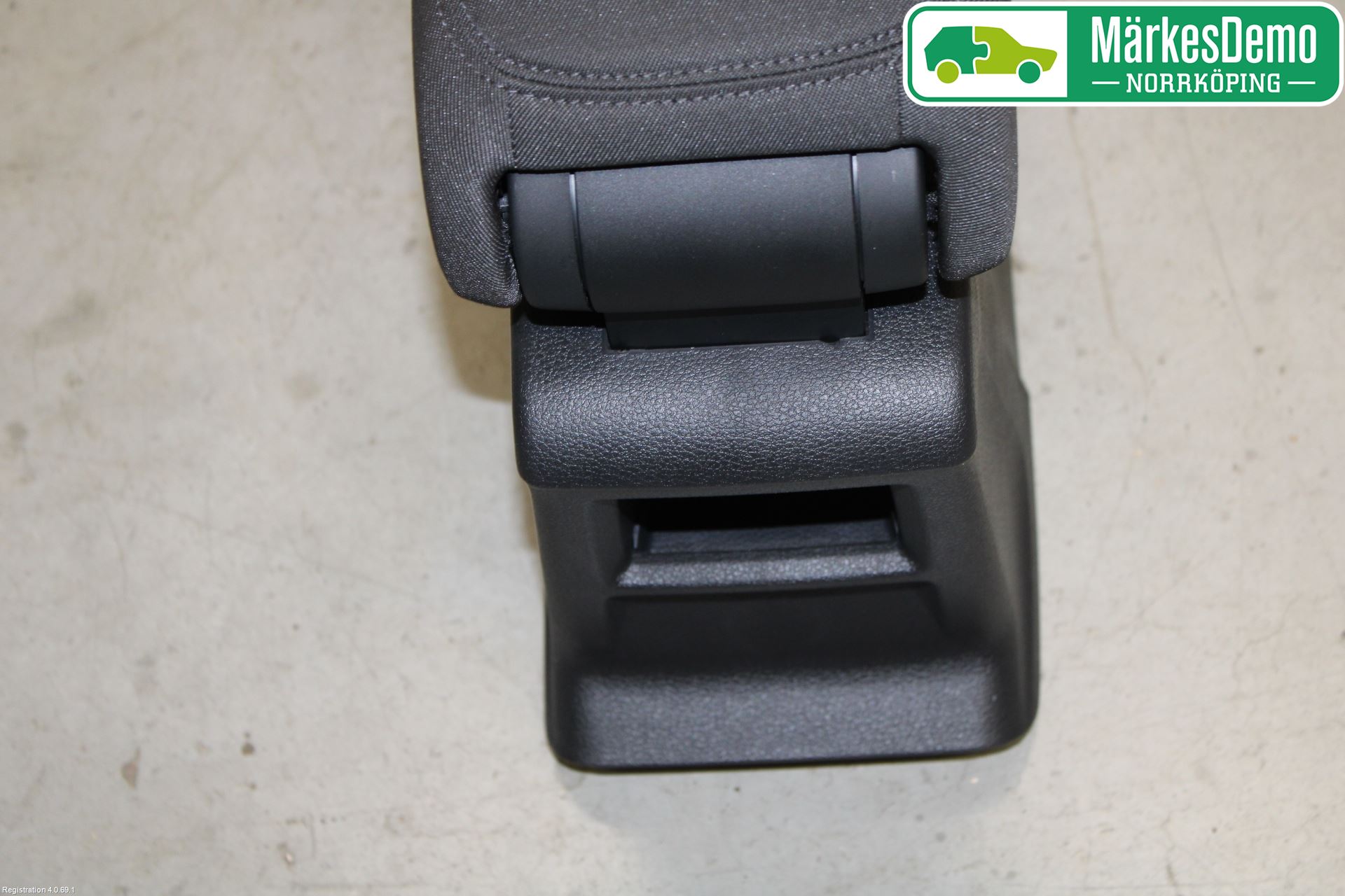 Audi Q2/SQ2 17- Instrumentkonsoll Mitt