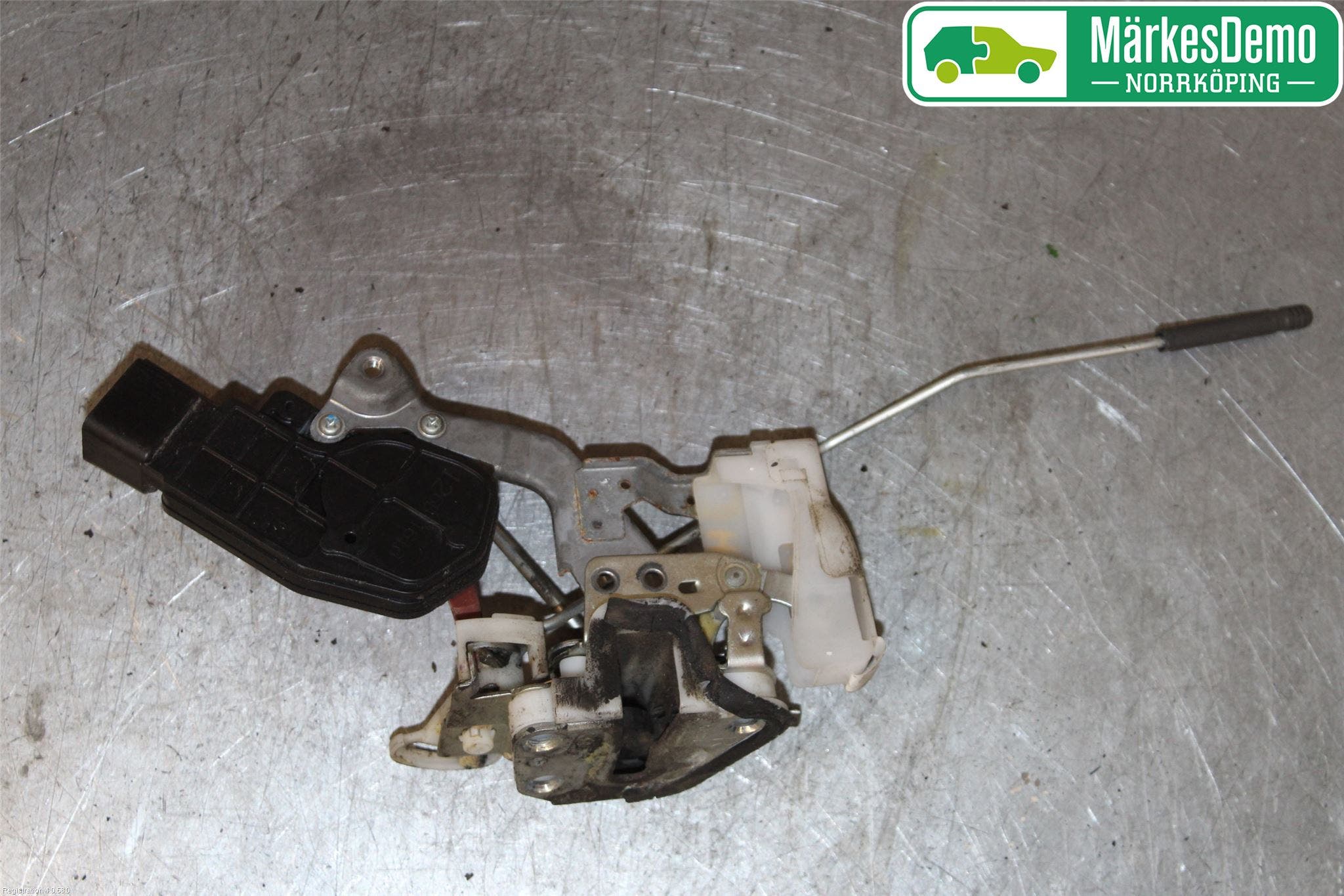 Toyota AYGO 06-14 Låskista-Dörrlås