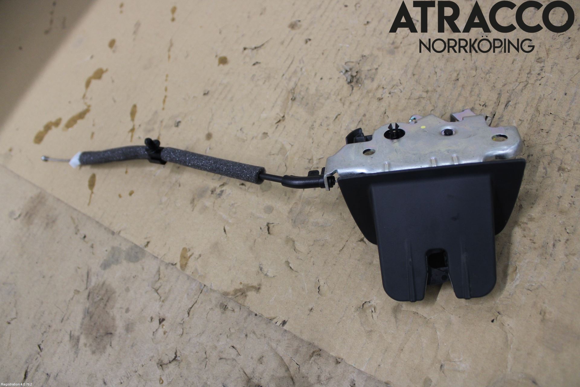 Audi A4/S4 B9 16-19 Låskista Baklucka