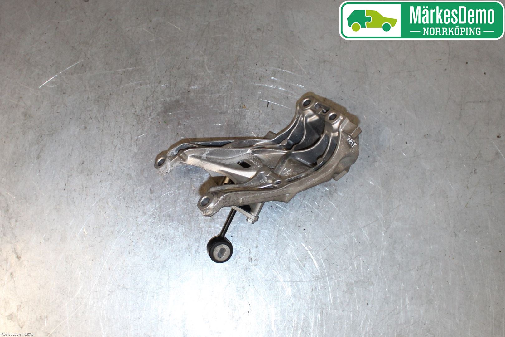 Audi A6 F2/C8 19- Motorfäste