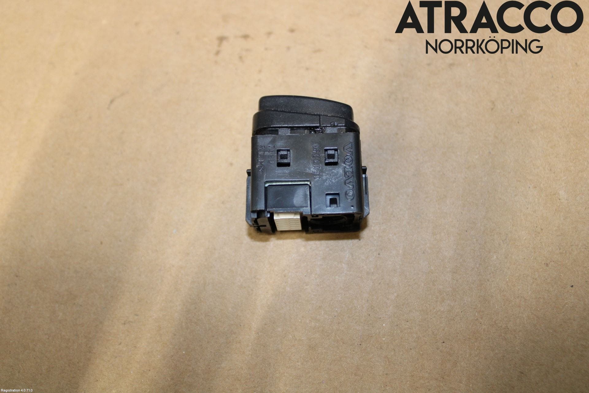 Volvo V70 05-08 Strömställare Fram