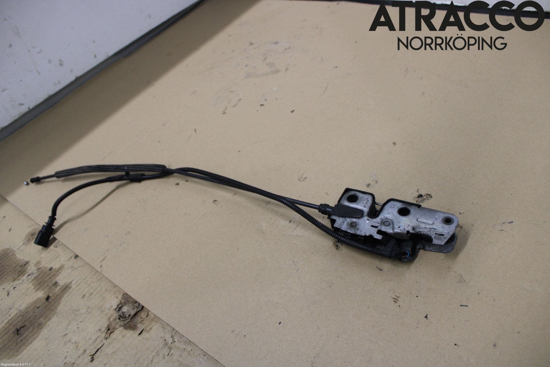 Volkswagen VW GOLF VI 09-13 Huvlås