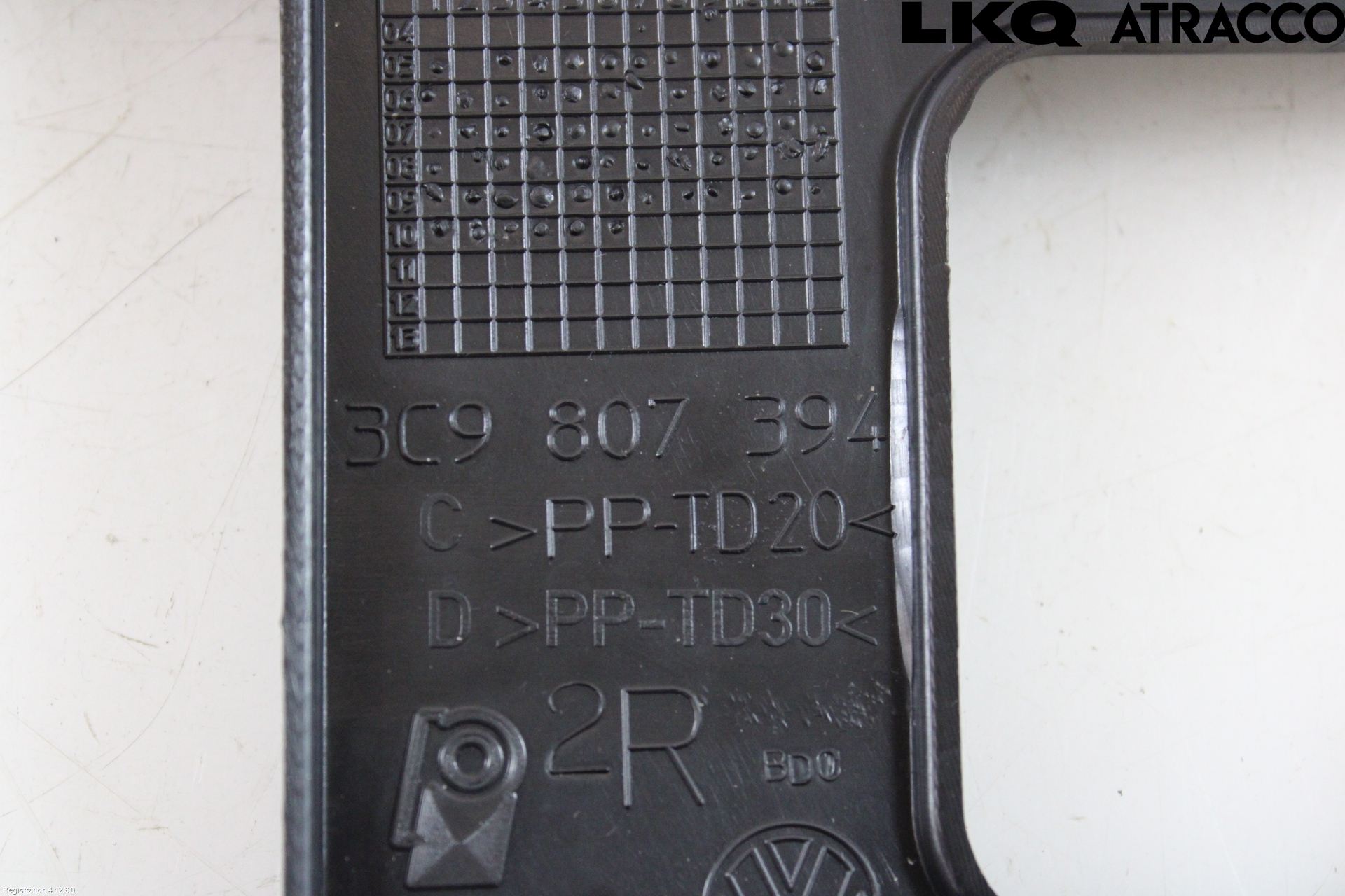 Volkswagen VW PASSAT 05-11 Stötfångarfäste Bak Hö
