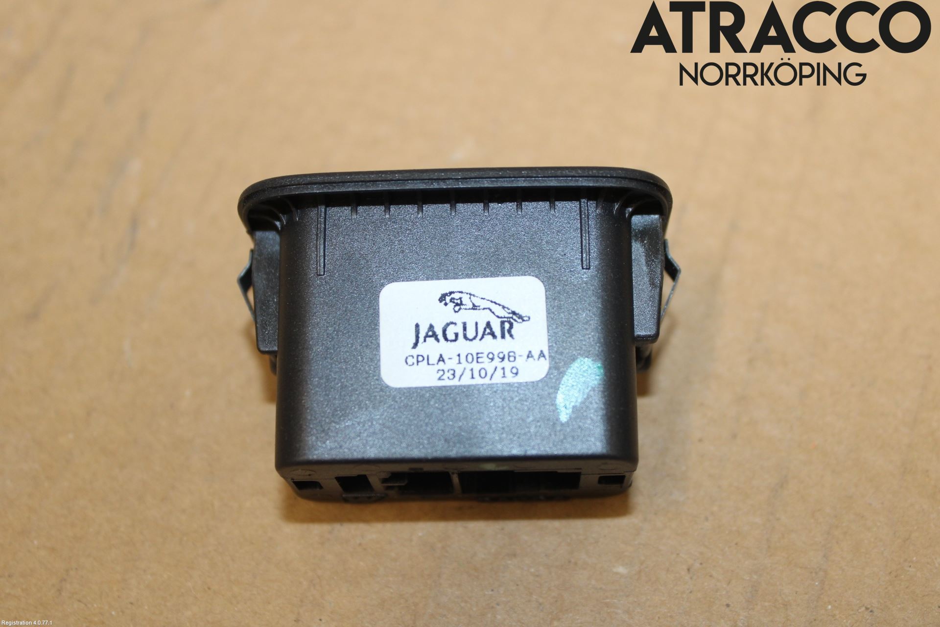 Jaguar F-PACE Strömställare Baklucka