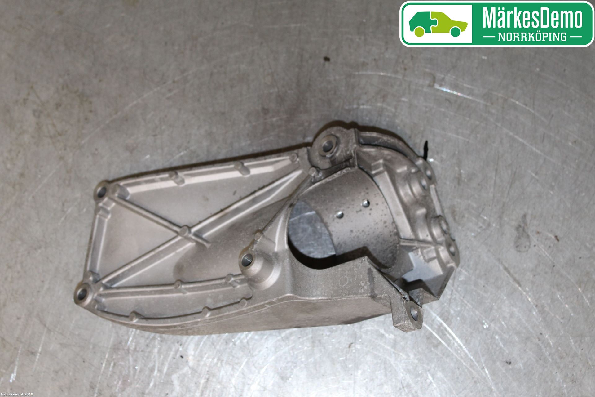 Volvo V60 14-18 Motorfäste