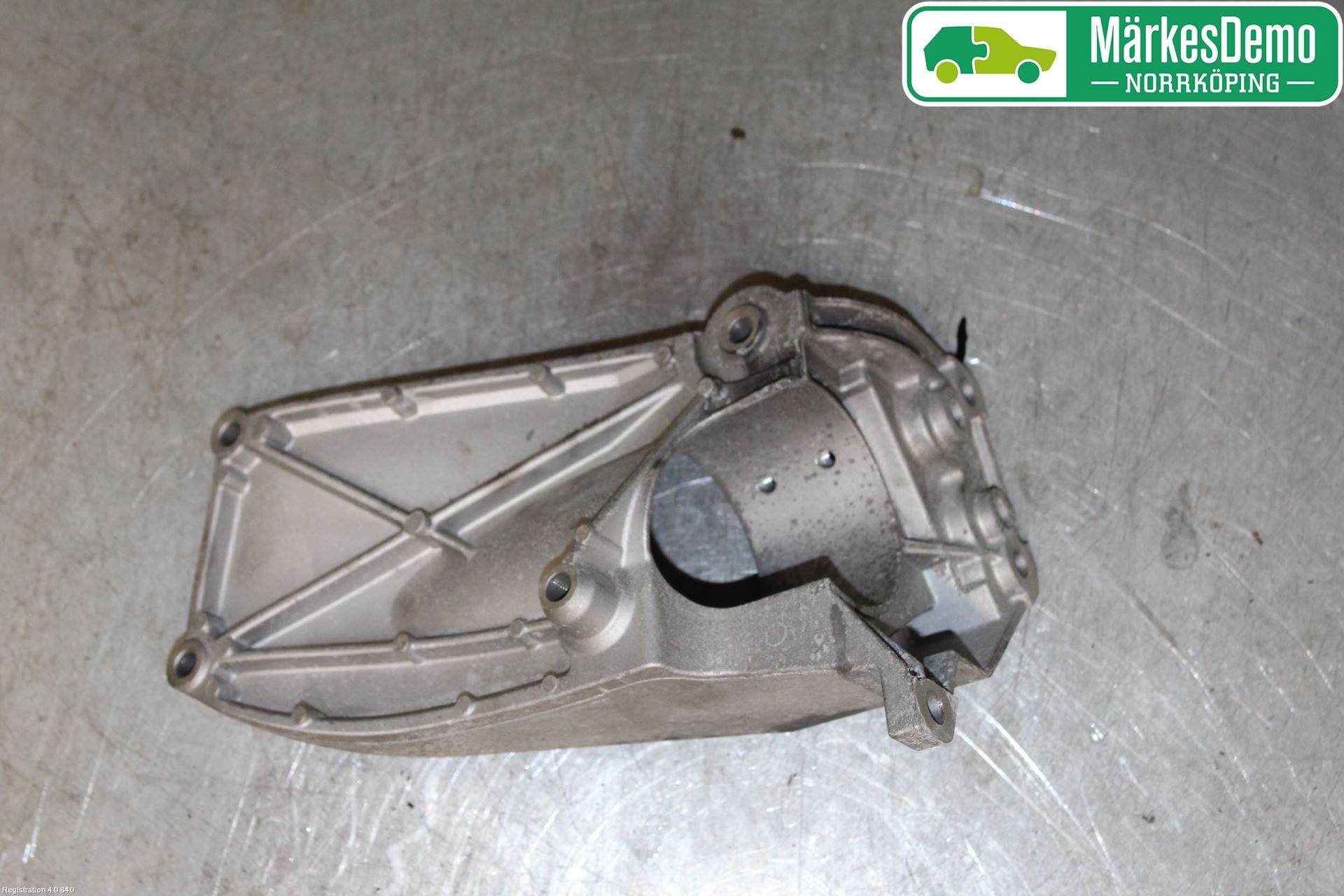 Volvo V60 14-18 Motorfäste