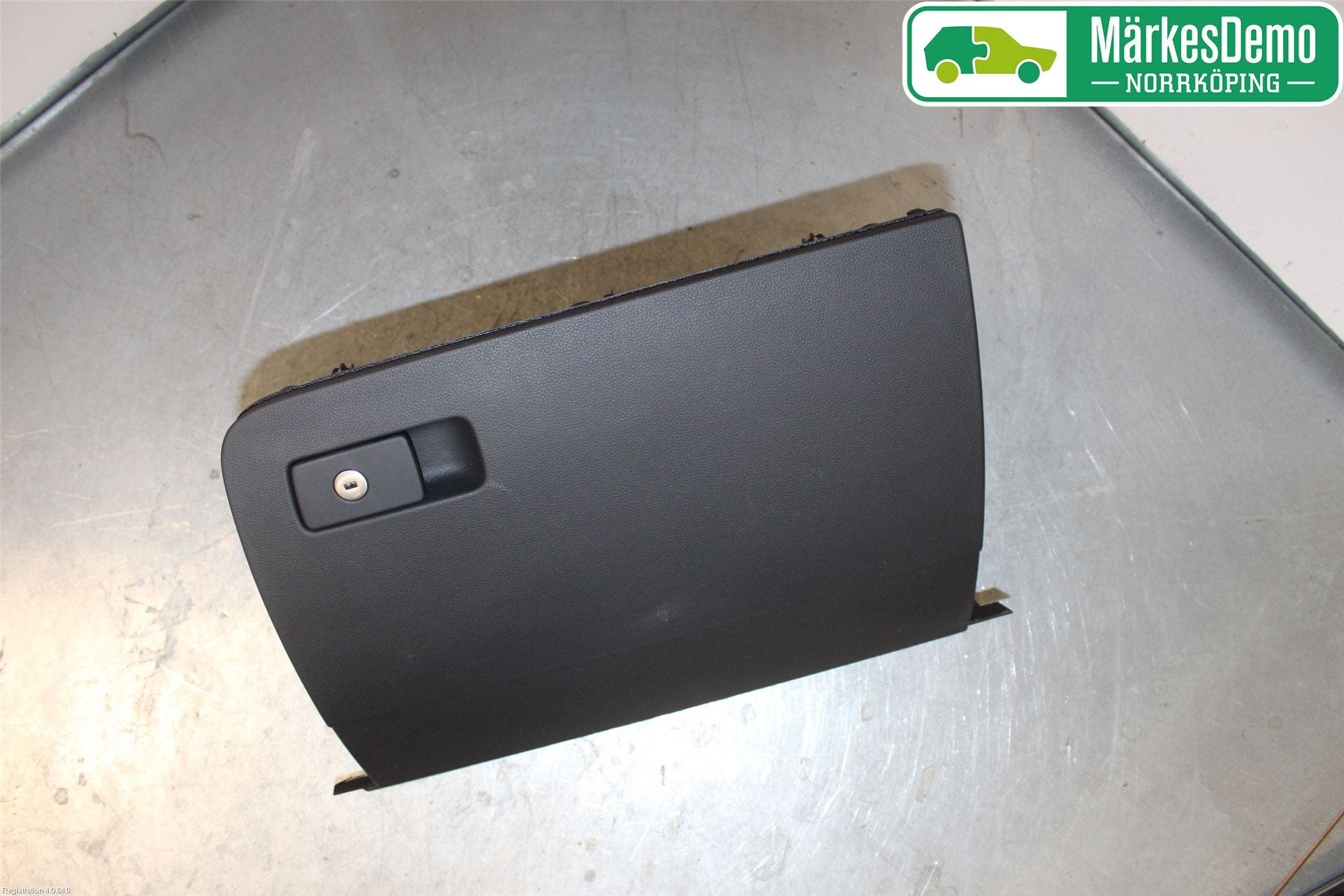 Volkswagen VW PASSAT 15-19 Handskfack