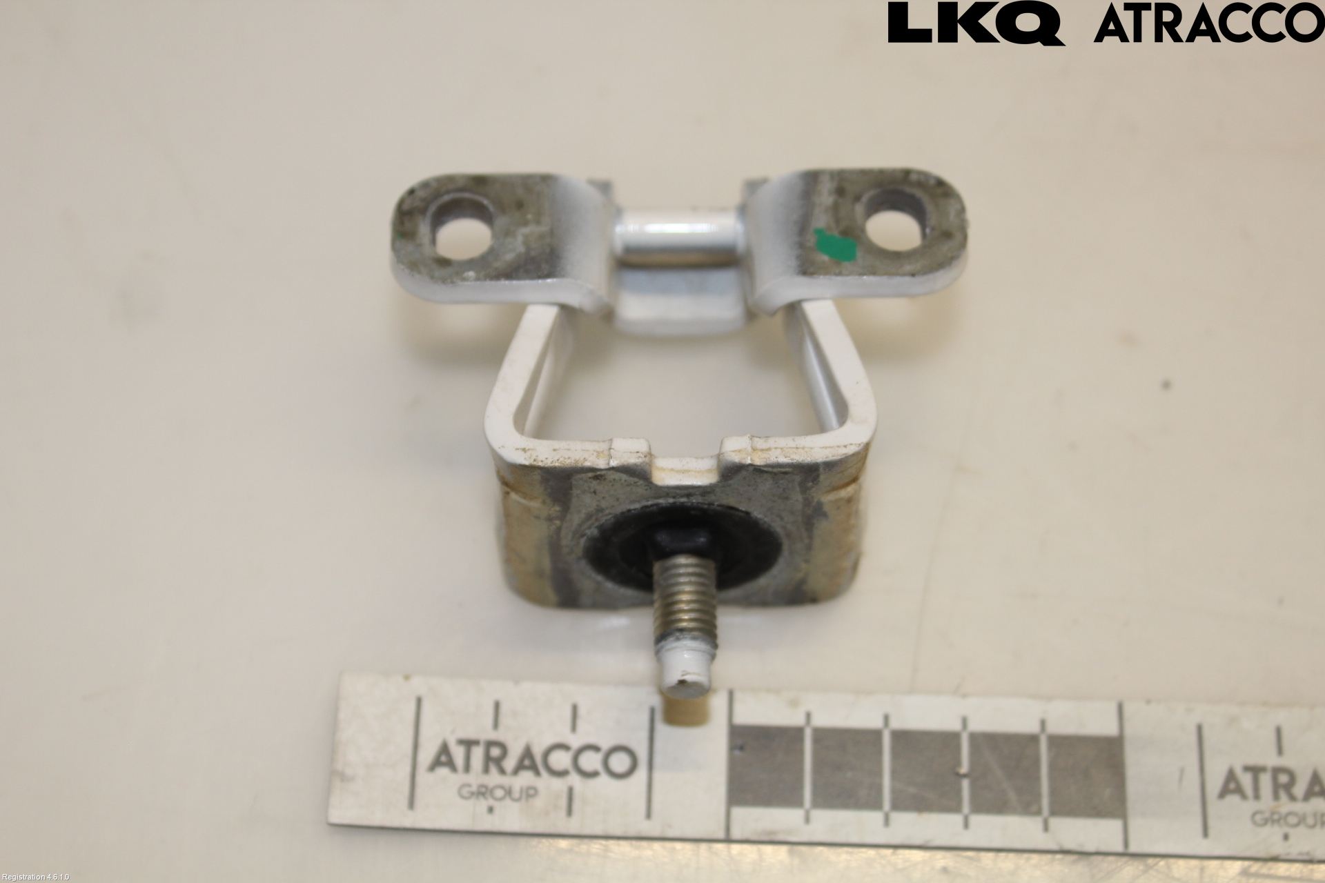 Seat LEON 20- Bakluckegångjärn Hö