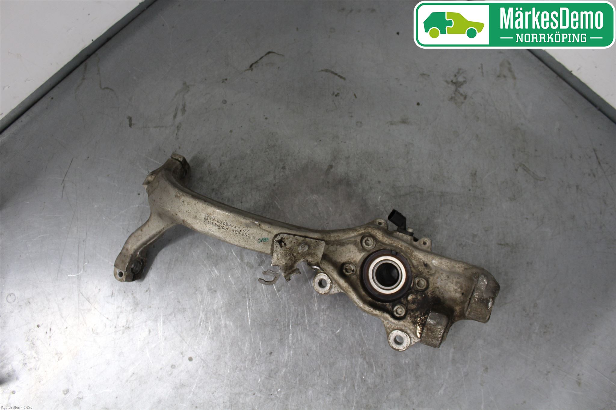 Audi A6/S6     05-11 Styrspindel Lagerhus Vä