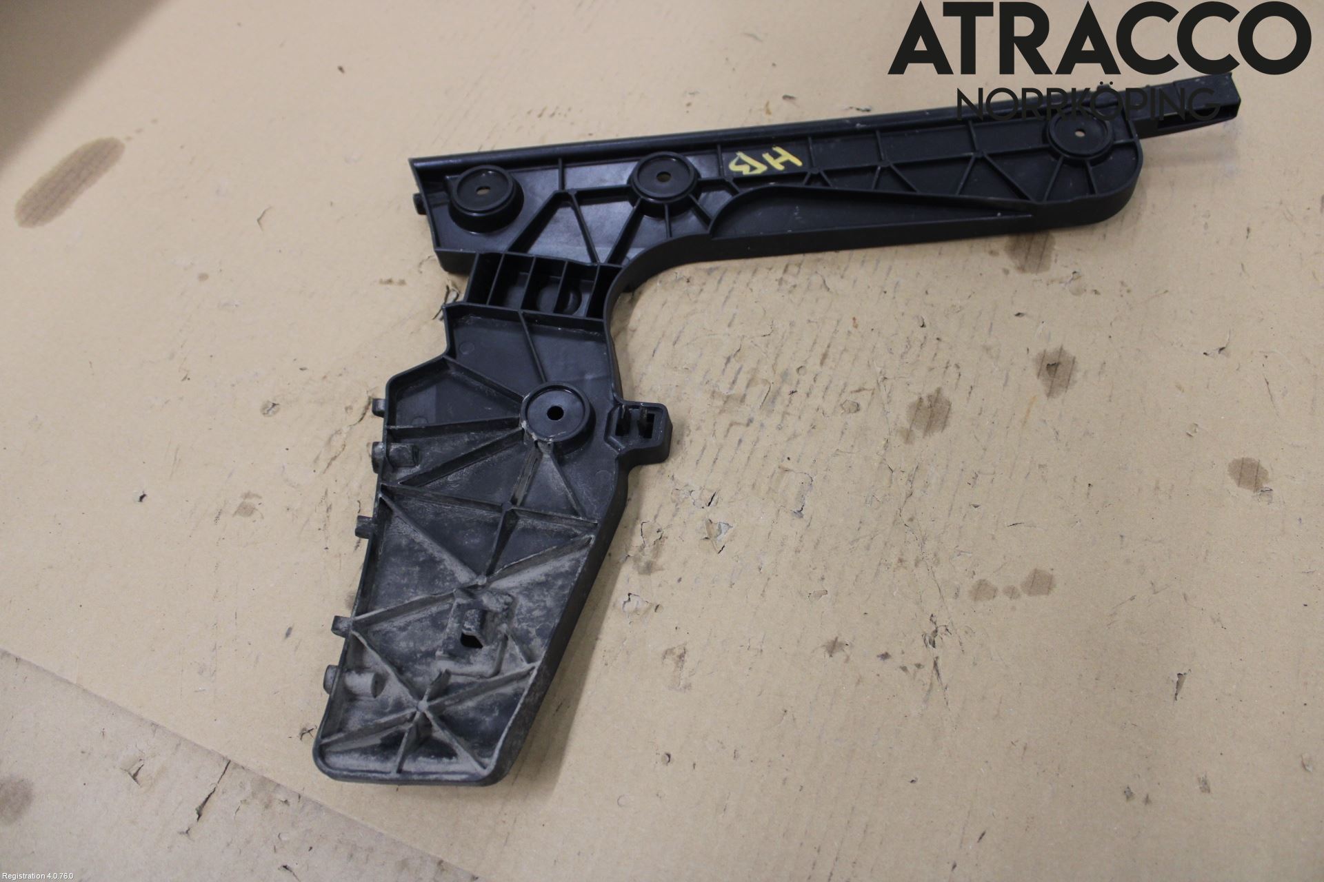 Audi A6 F2/C8 19- Stötfångarfäste Bak Hö