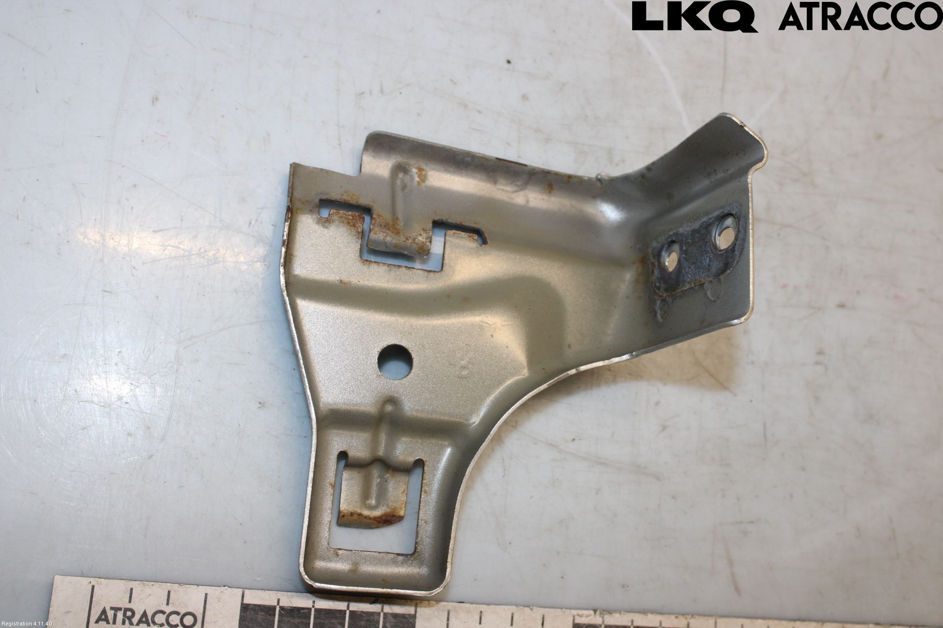 Toyota COROLLA 02-07 Skärmfäste Fram Hö