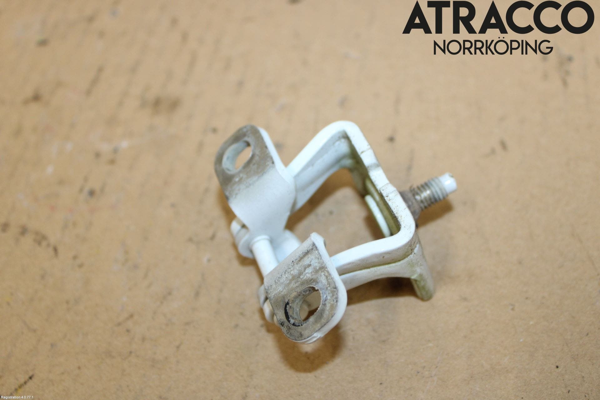 Skoda FABIA 15-21 Bakluckegångjärn Hö