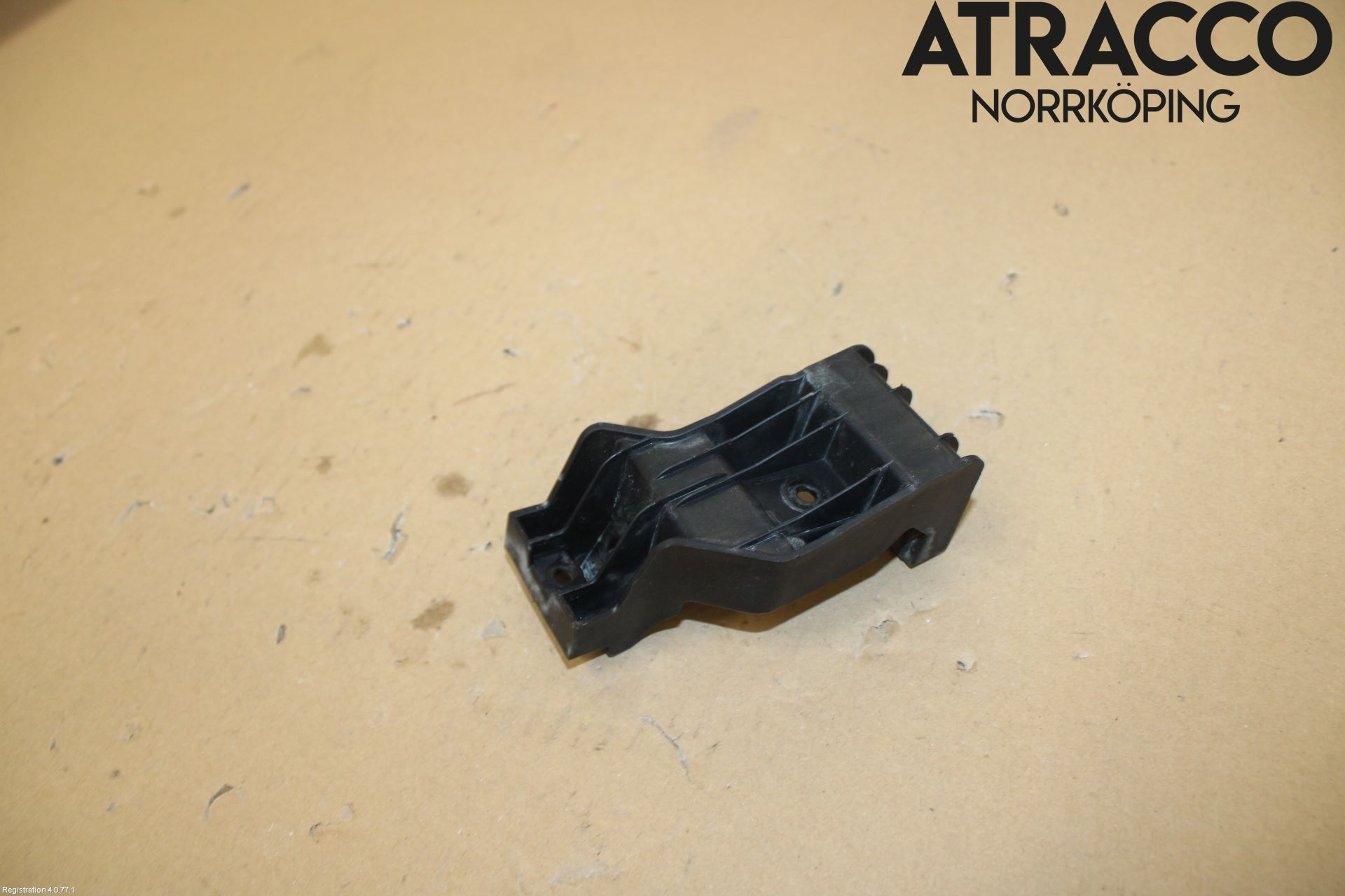 Audi A1/S1 11-18 Stötfångarfäste Bak Hö