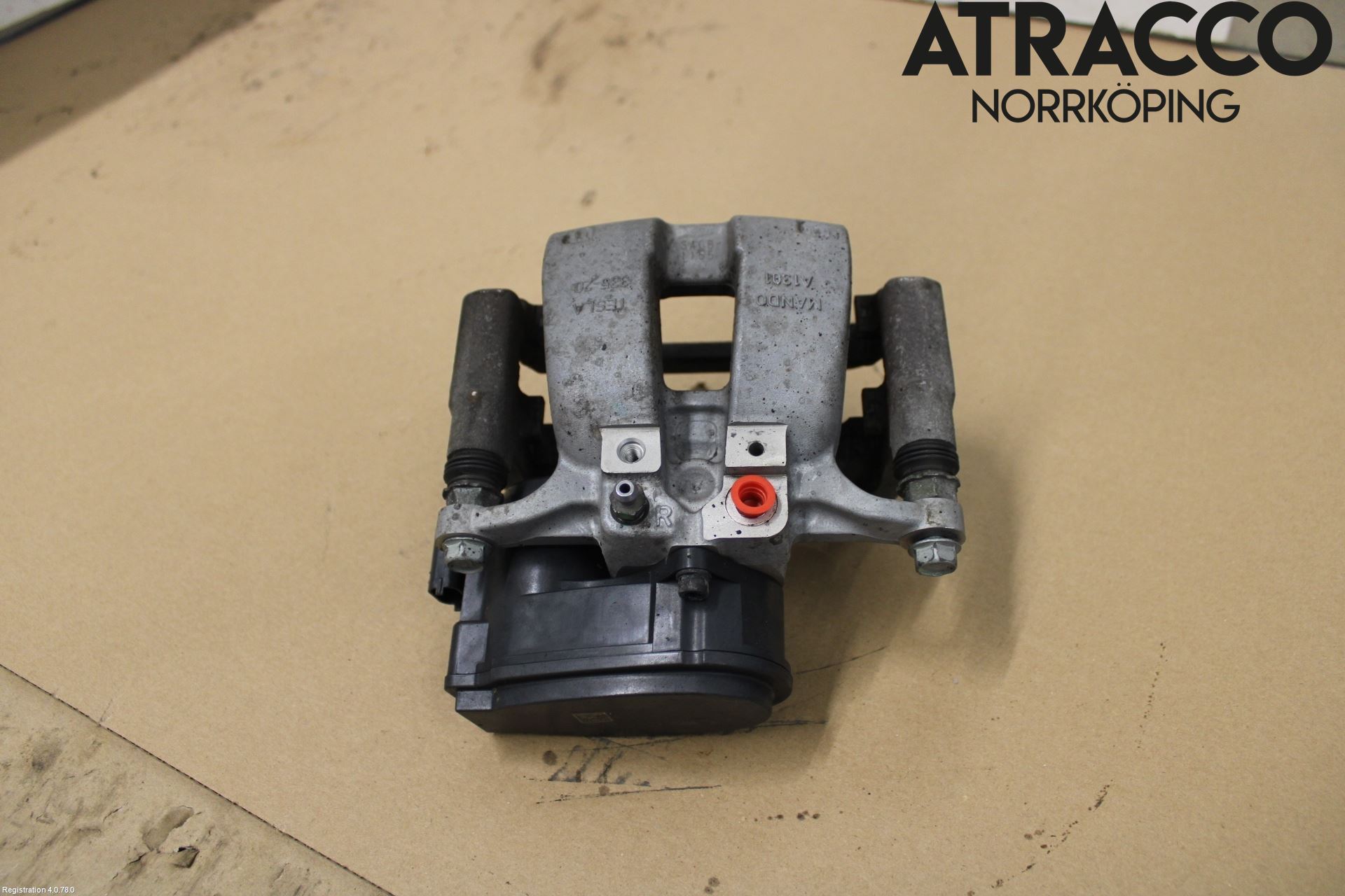 Tesla MODEL 3 17- Bromsok Bak Höger