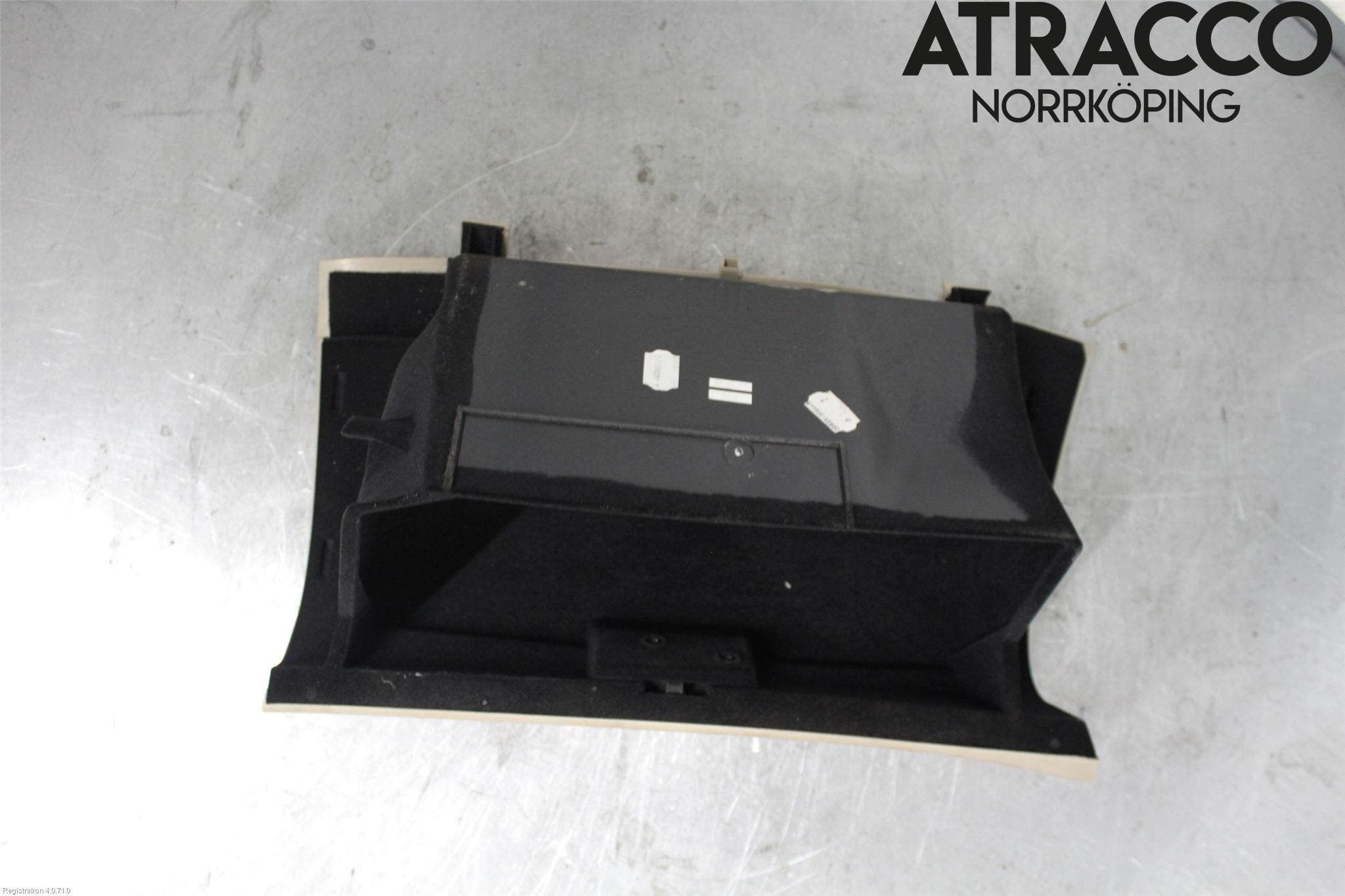 Toyota AVENSIS 03-06 Handskfack