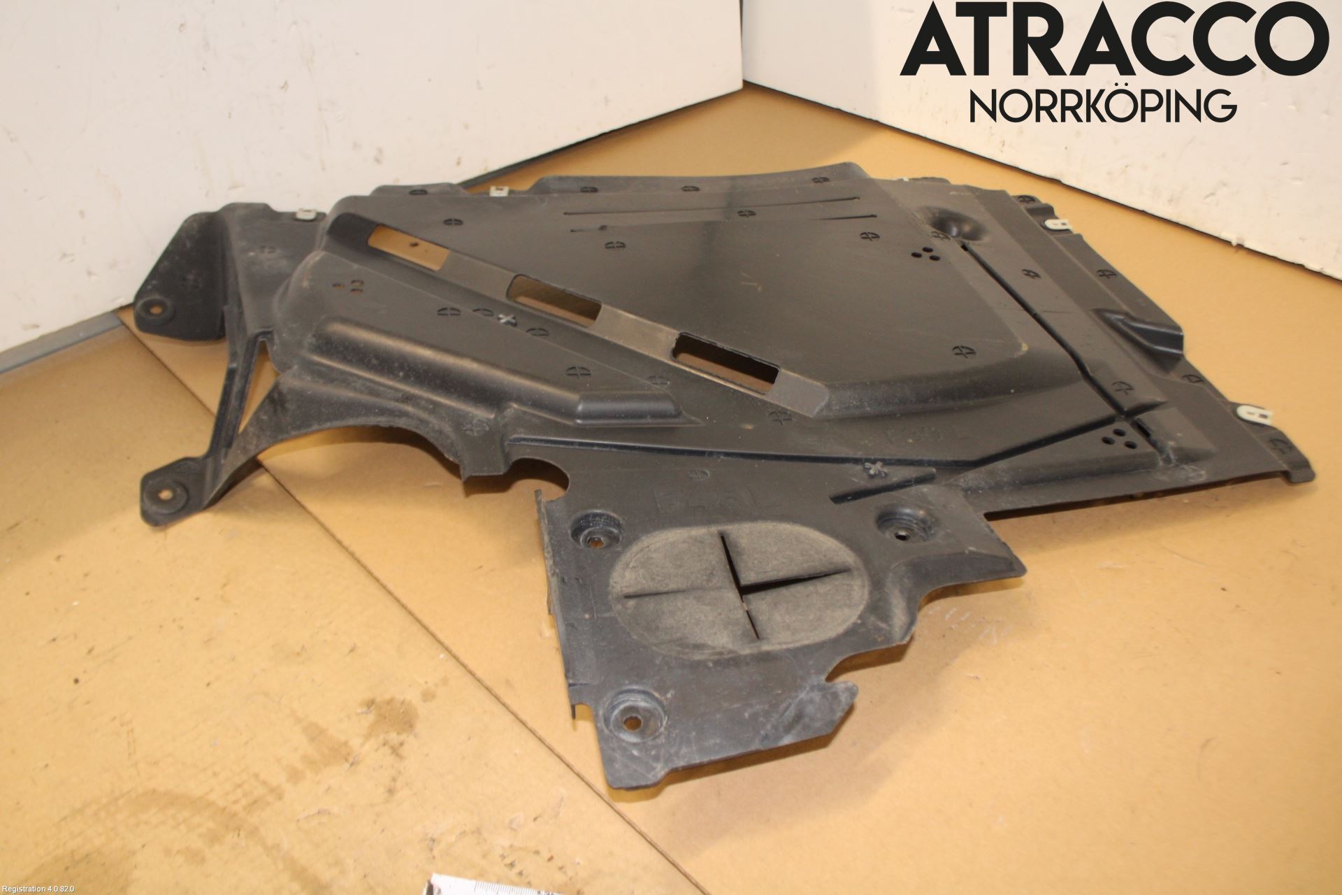 BMW X1 F48 15-22 Hasplåt Plåt-Plast