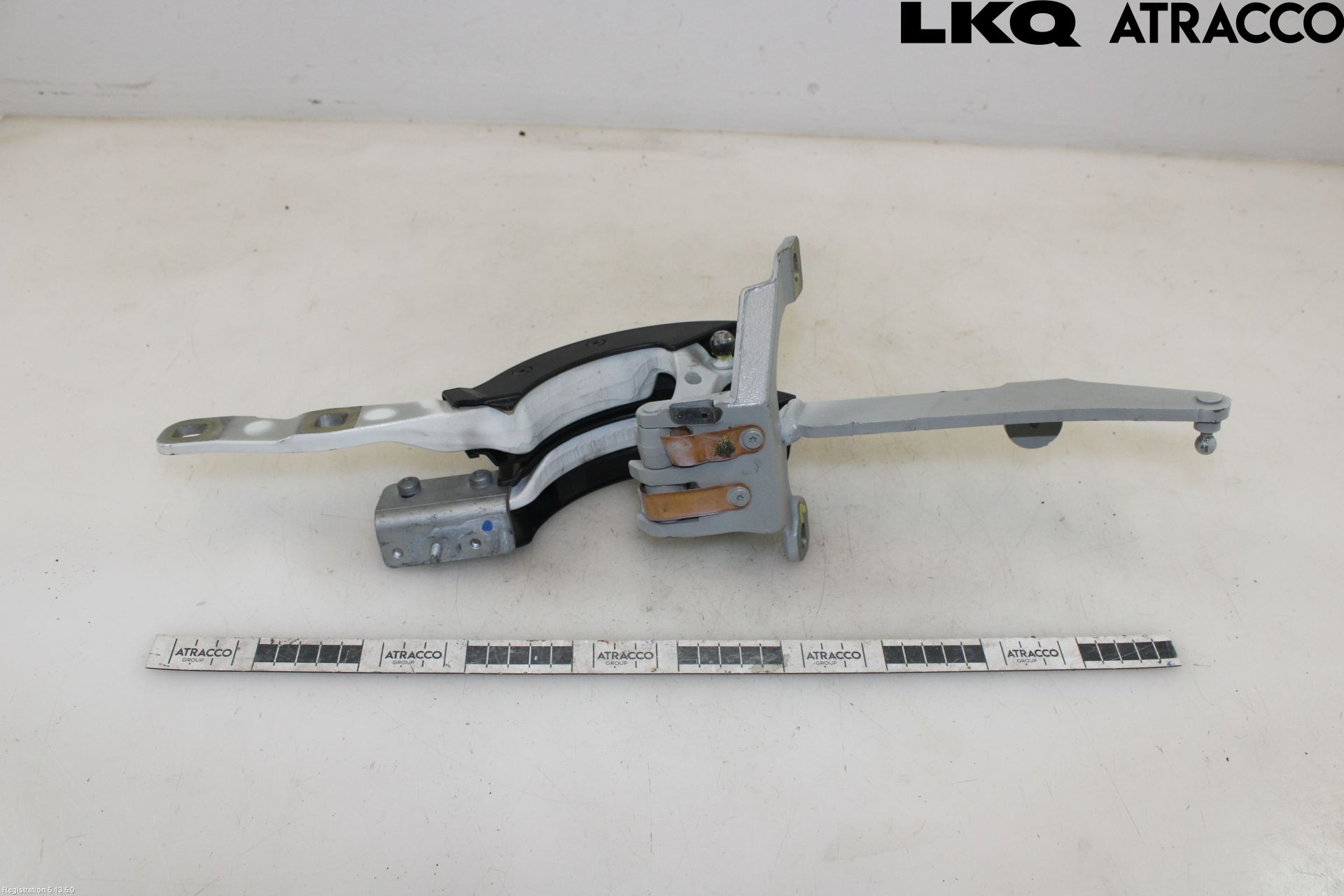 BMW 5 F10/F11/F18 09-17 Bakluckegångjärn Vä