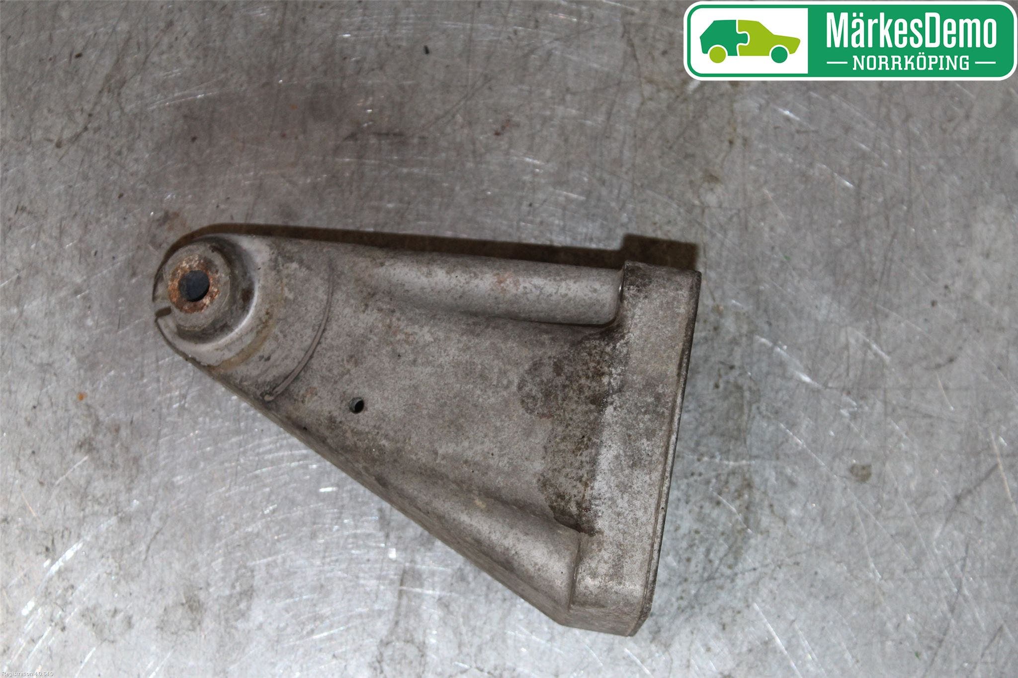 Mercedes-Benz MB E-KLASS (W211) 02-09 Motorfäste