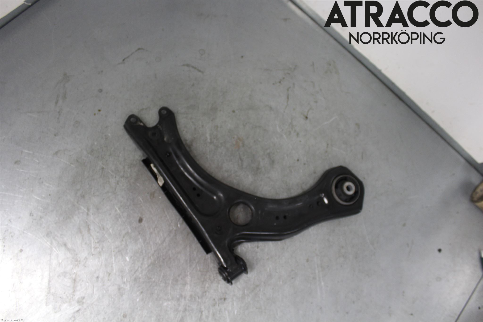 Skoda SCALA 19- Bärarm Fram Undre Hö