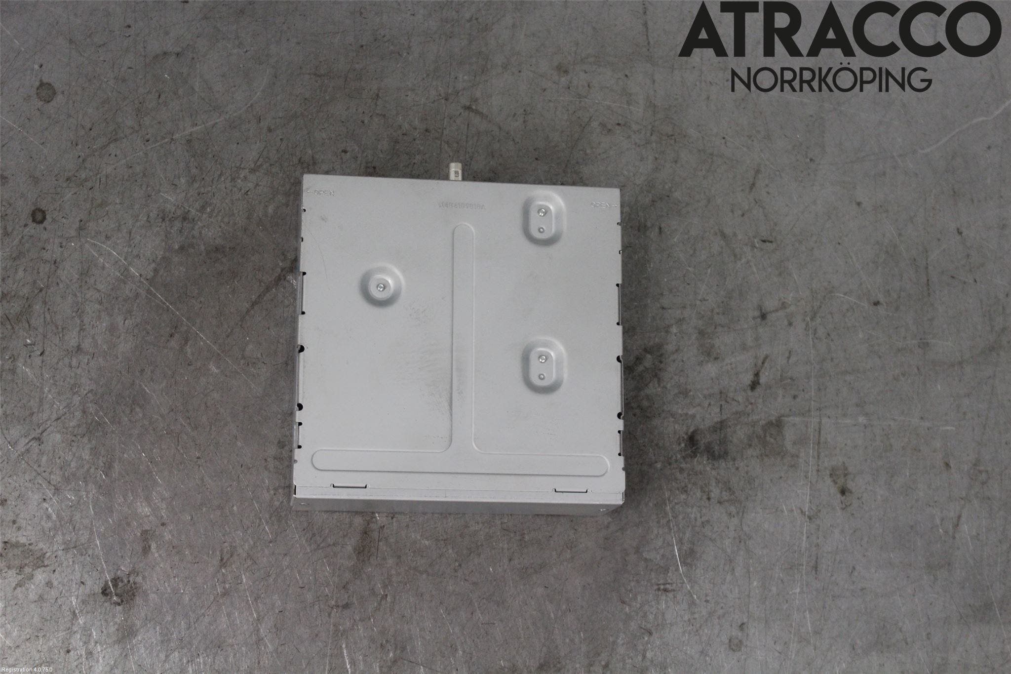 Tesla MODEL S 13- Radio