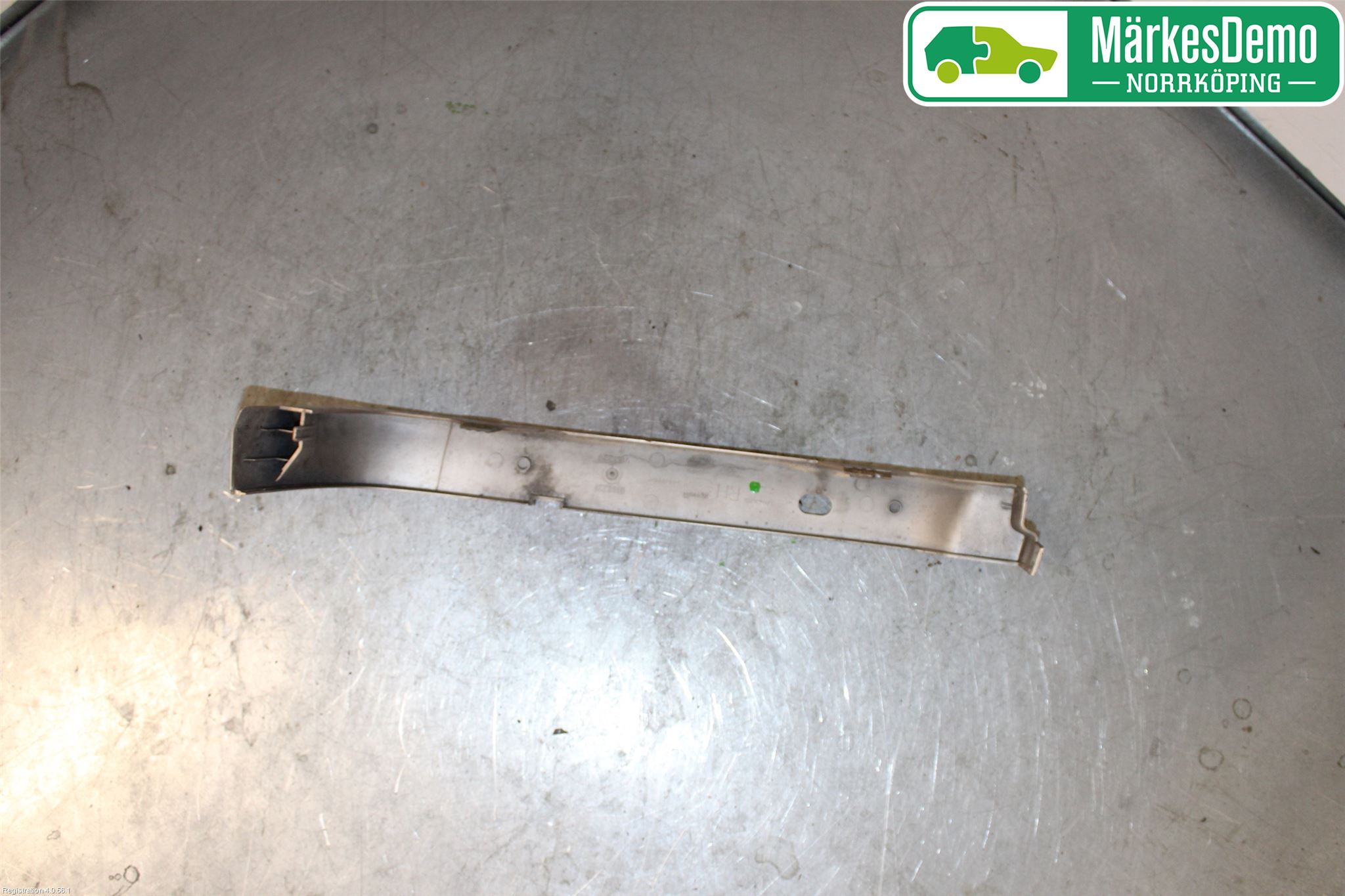 Volvo 850 91-97 Strålkastarsarg Höger