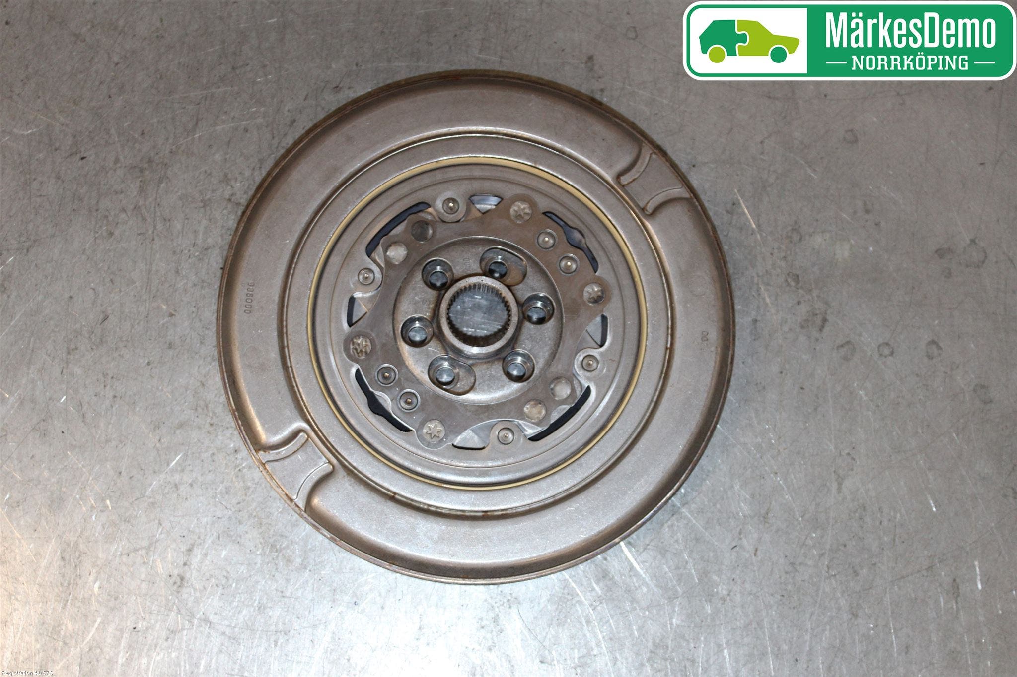 Volkswagen VW PASSAT 15-19 Svänghjul Aut