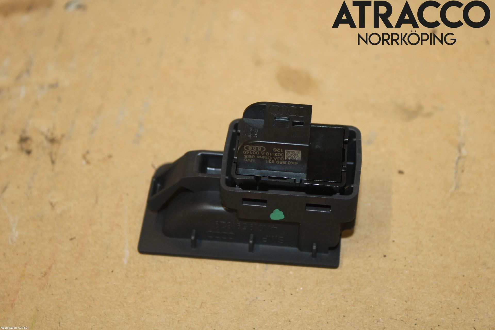 Audi A6 F2/C8 19- Strömställare Baklucka