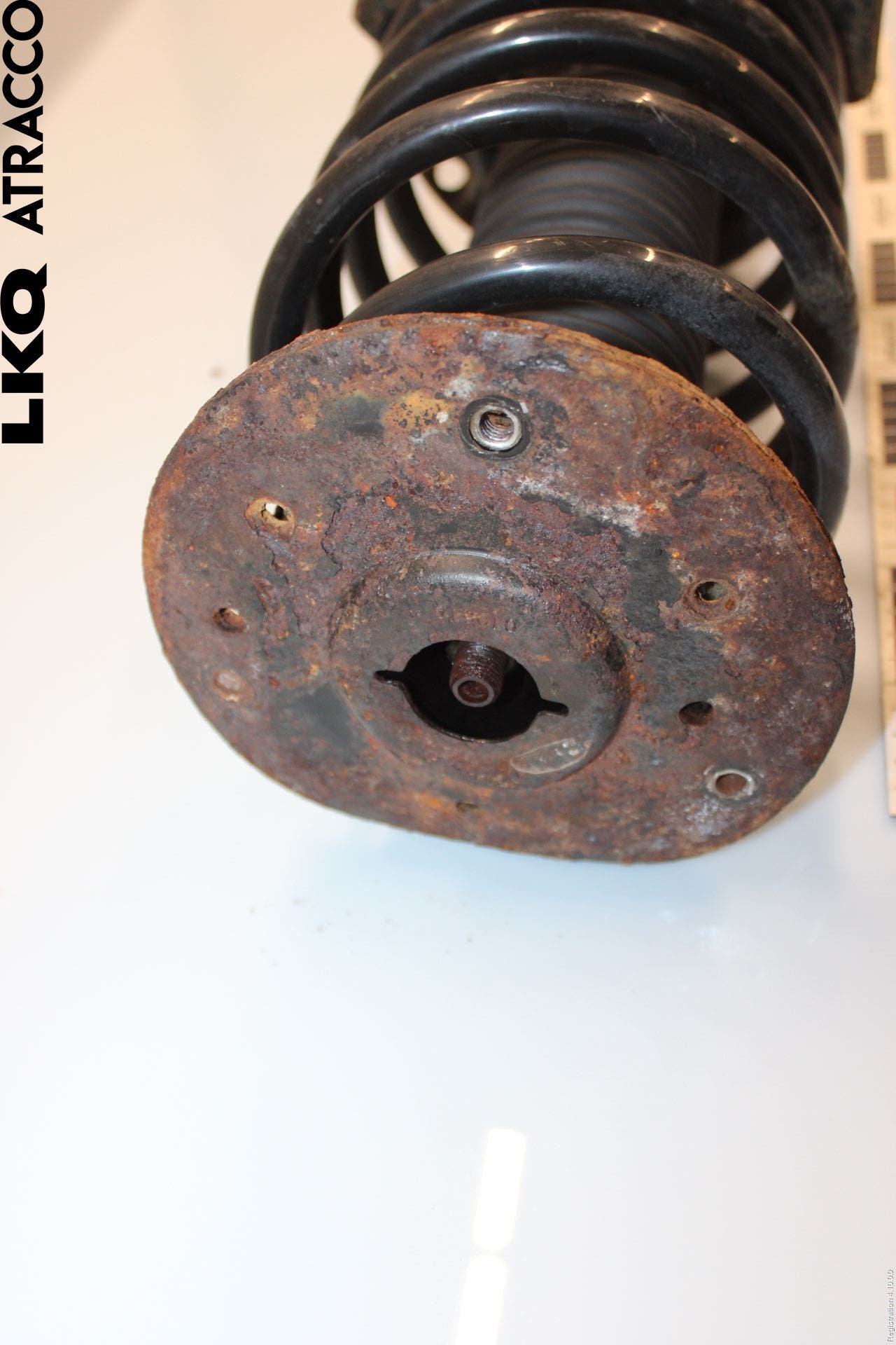 Volvo V70 08-13 Fjäderben Fram Höger