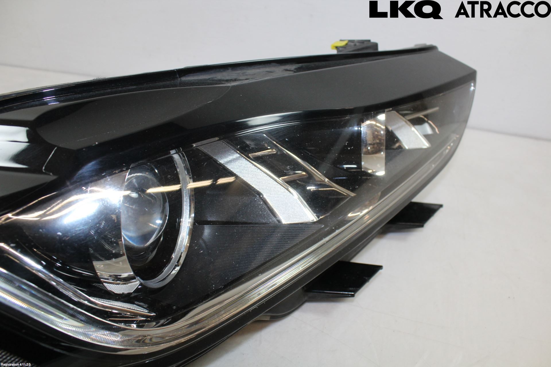 Jaguar XE (X760) 15-24 Strålkastare Höger