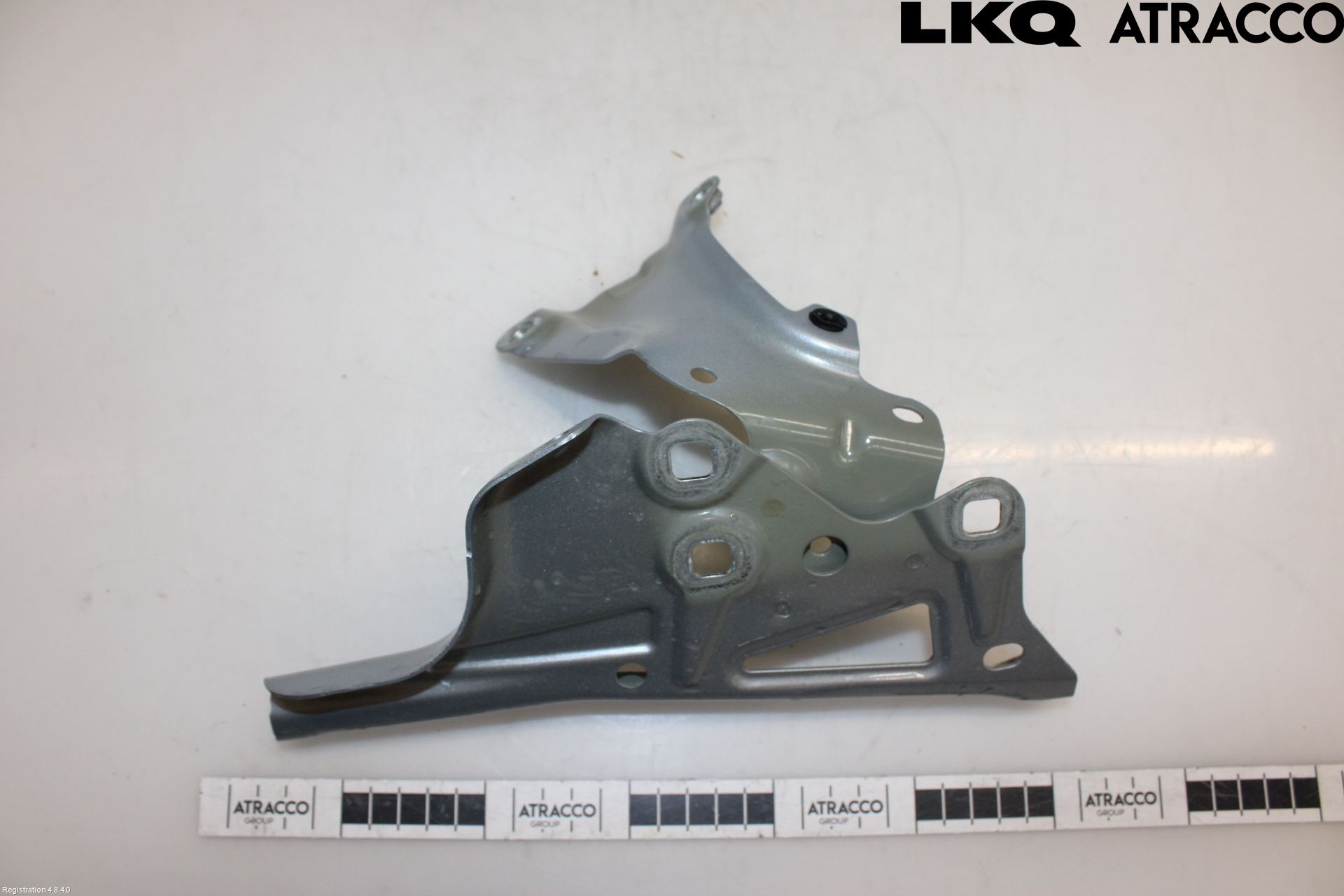 Volkswagen VW PASSAT 24- Skärmfäste Fram Vä