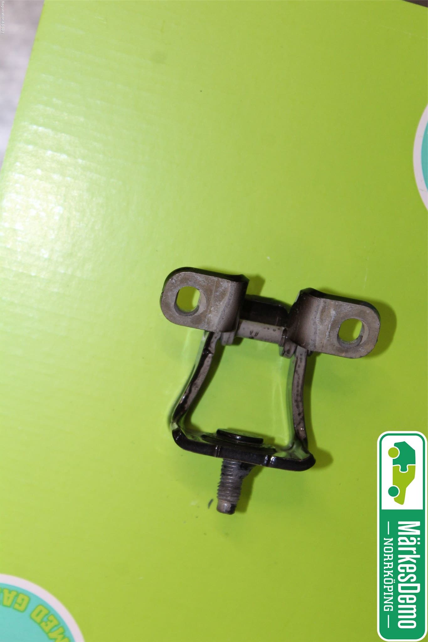 Skoda KAMIQ 20- Bakluckegångjärn Hö