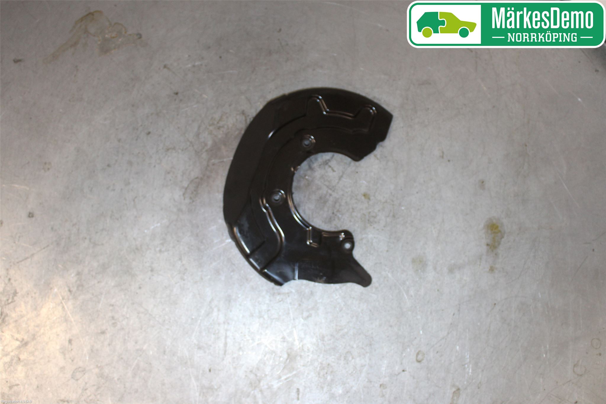 Skoda SCALA 19- Bromssköld Fram