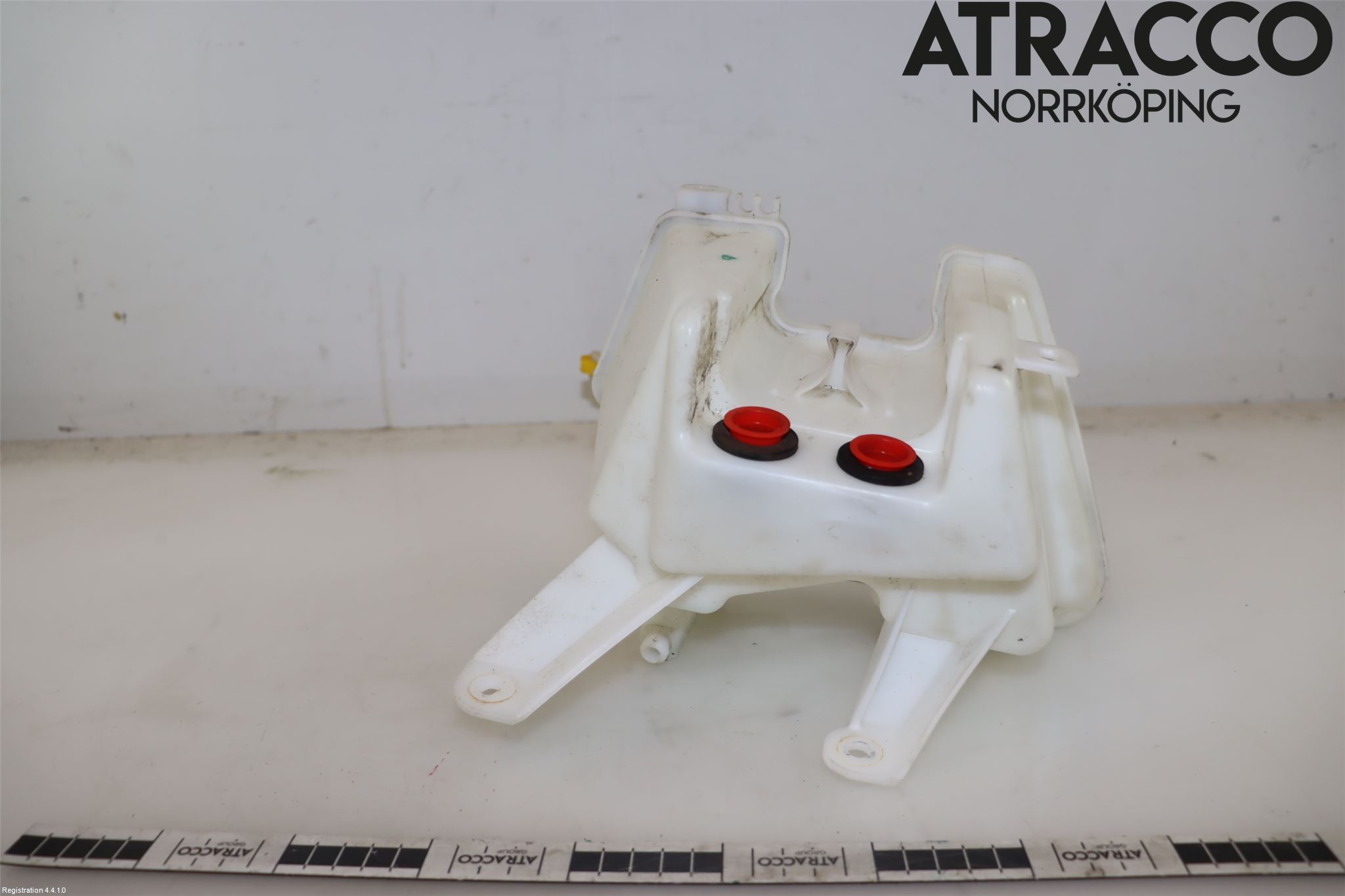 Toyota YARIS XP130 12-14 Spolartank Vindruta