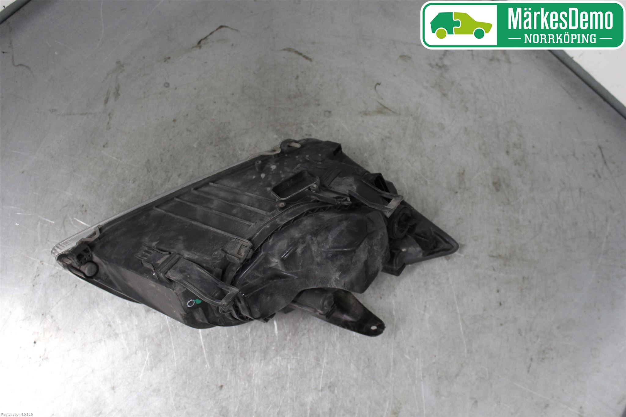 Ford FOCUS     04-07 Strålkastare Vänster