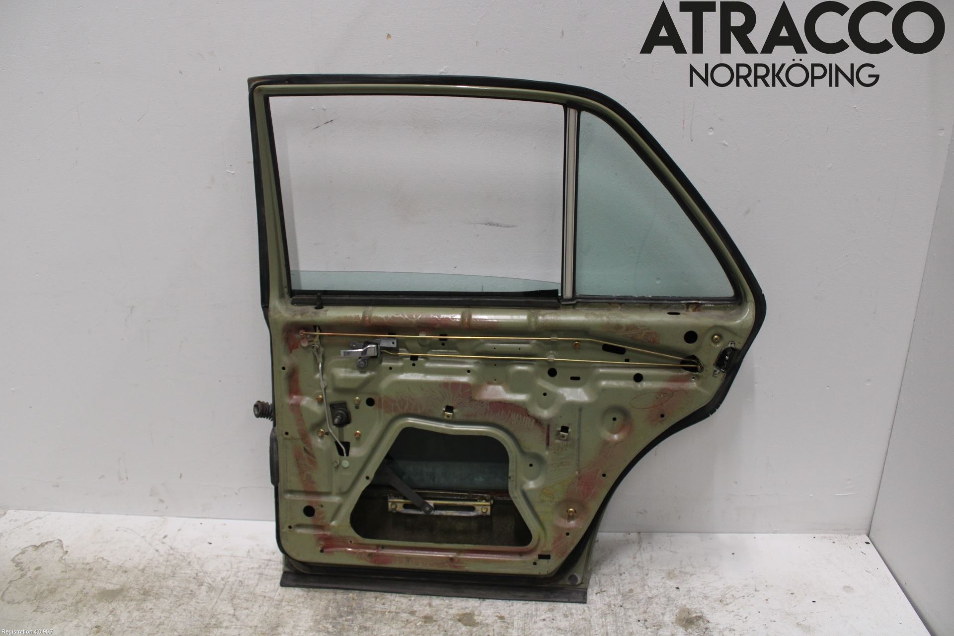 Mercedes-Benz MB 200-300  (W123) 76-86 Dörr Bak Höger