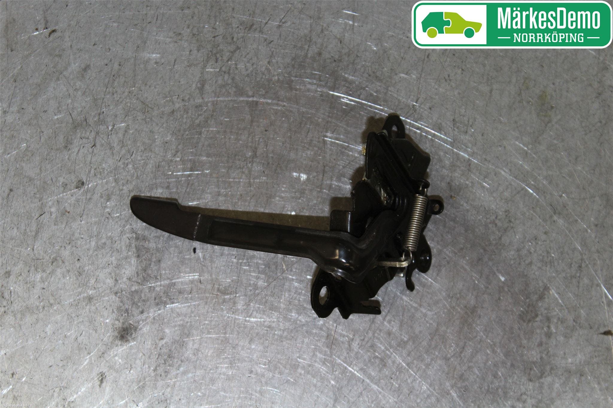 Toyota YARIS XP130 15-20 Huvlås