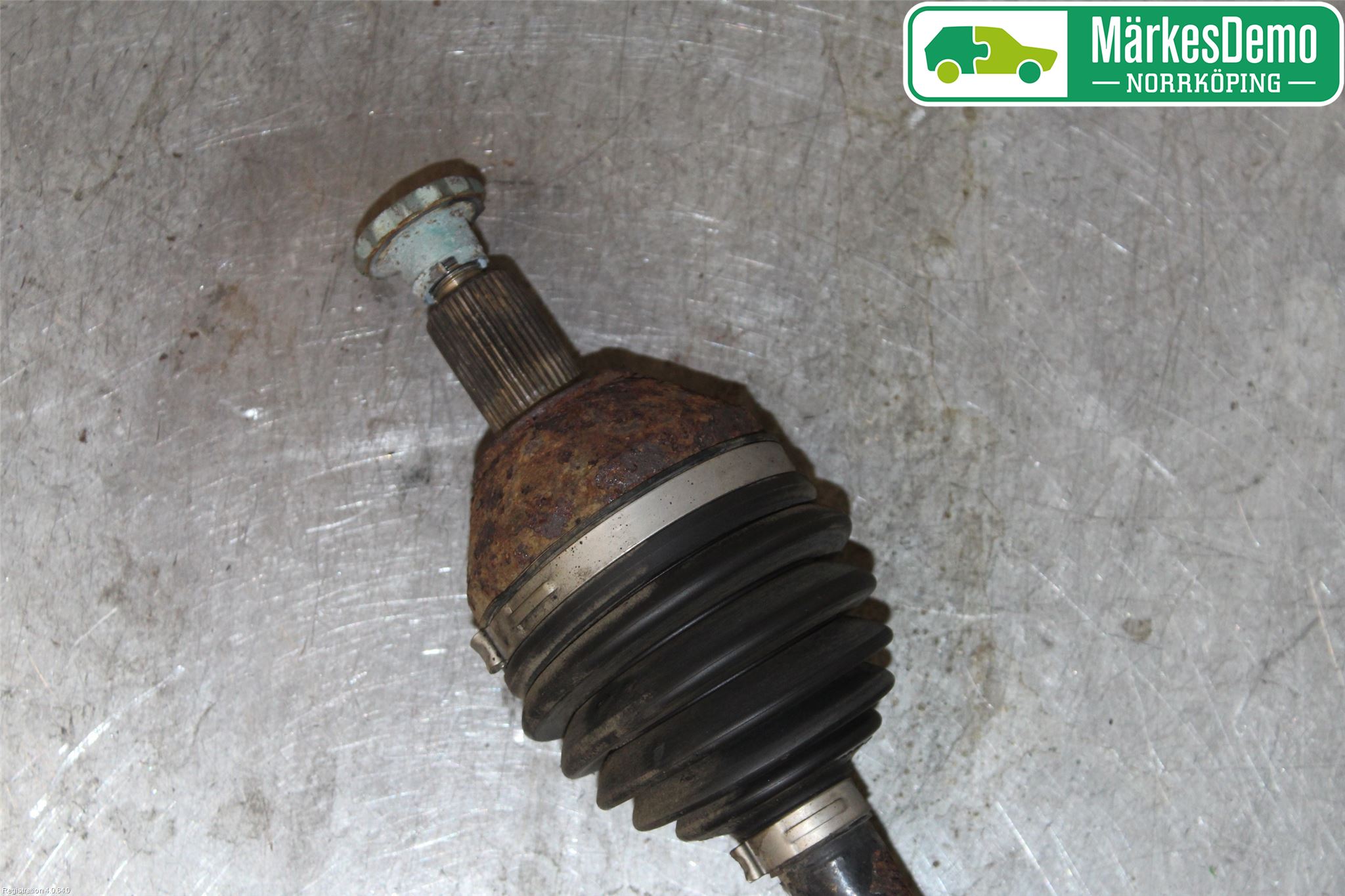 Volkswagen VW POLO 10-17 Drivaxel Fram Vänster