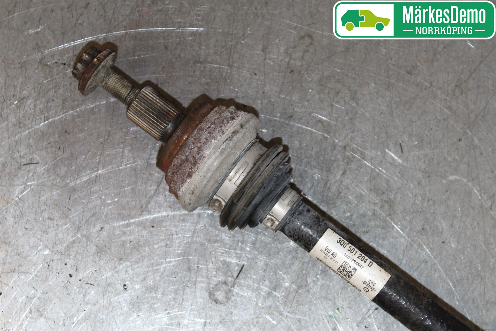 Volkswagen VW PASSAT 15-19 Drivaxel Bak Höger