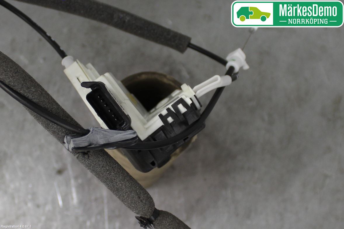 Peugeot PARTNER 08-15 Låskista-Dörrlås