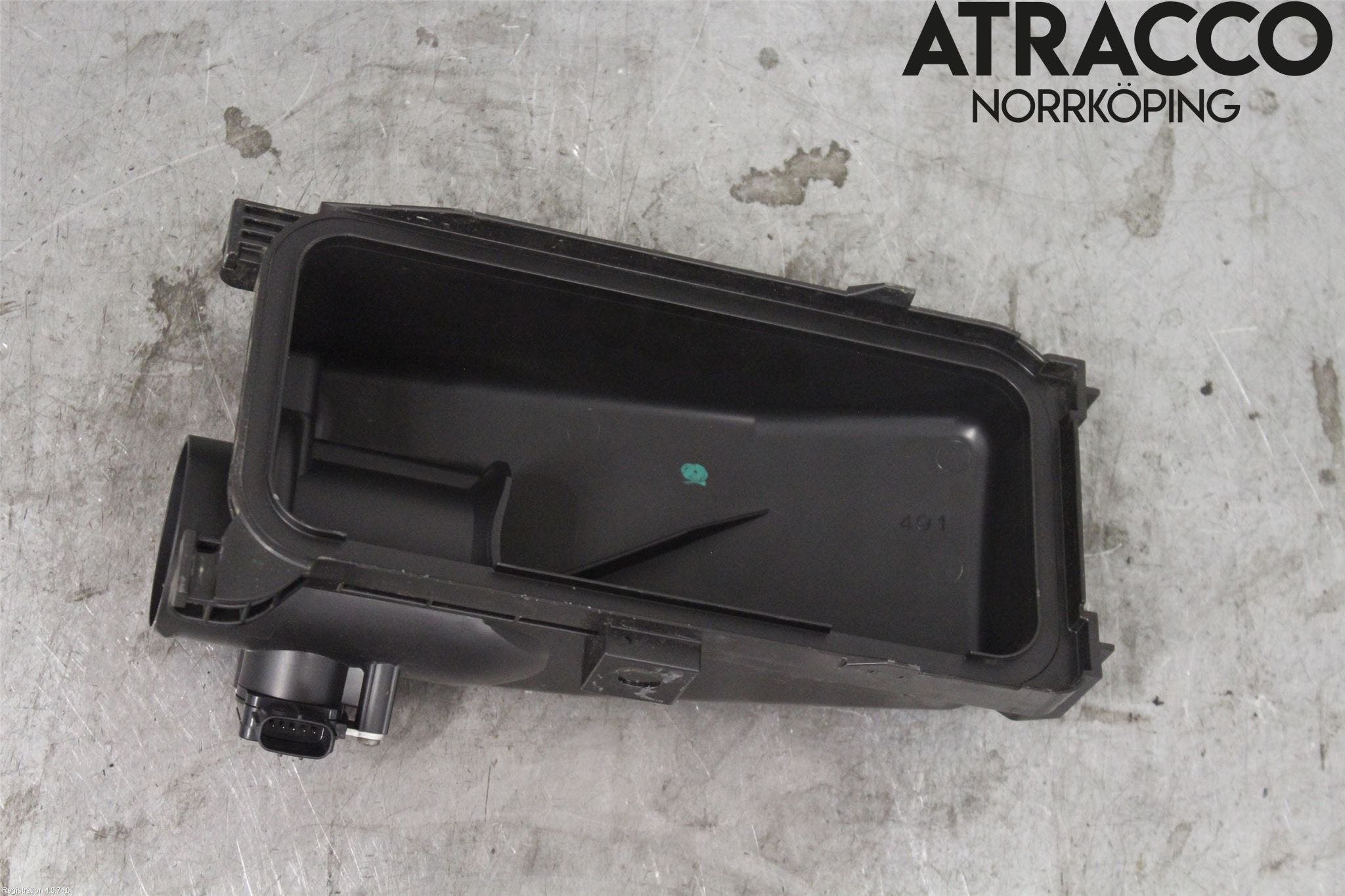 Toyota YARIS XP130 12-14 Injluftmassamätare