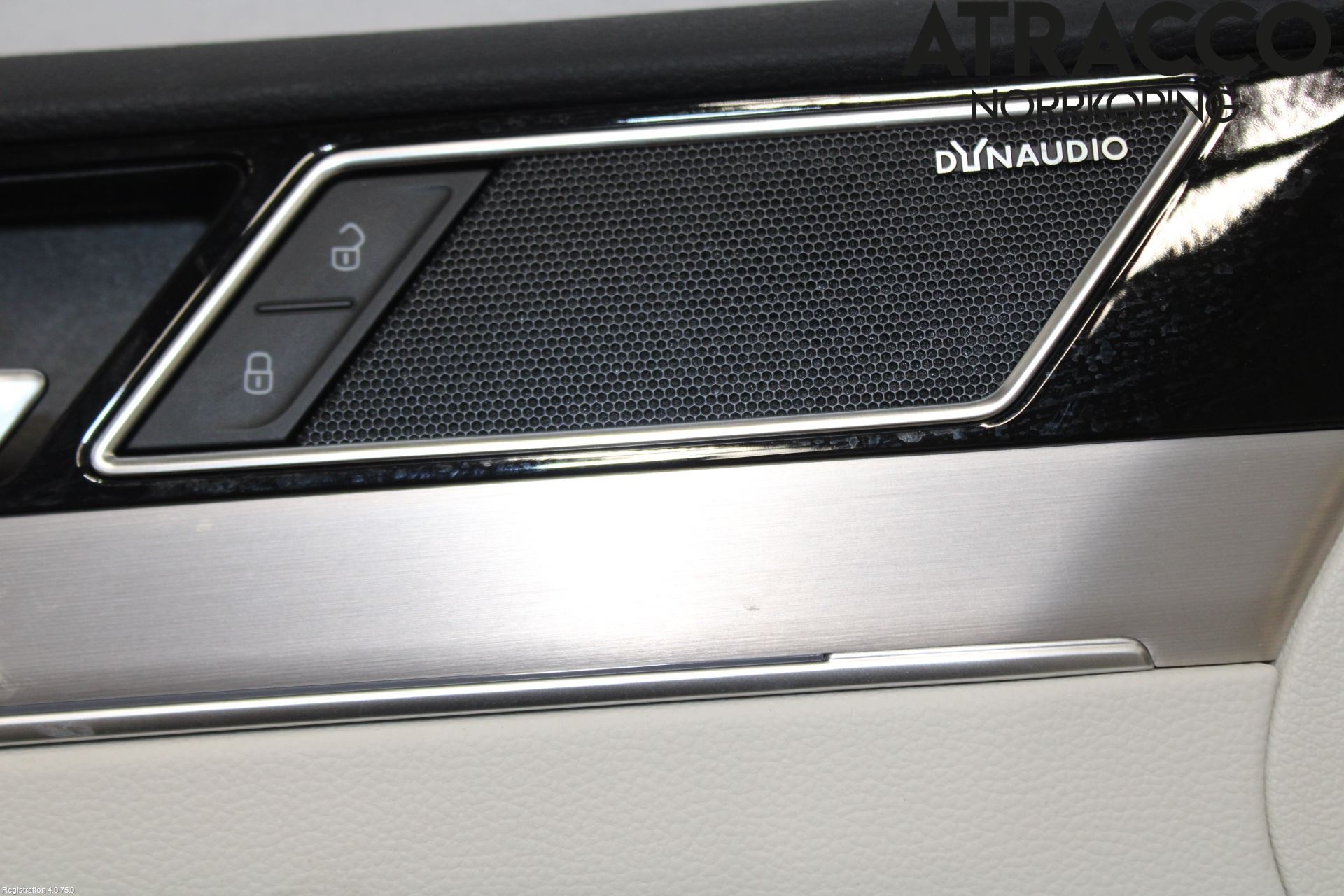 Volkswagen VW PASSAT 15-19 Dörrklädsel Vä