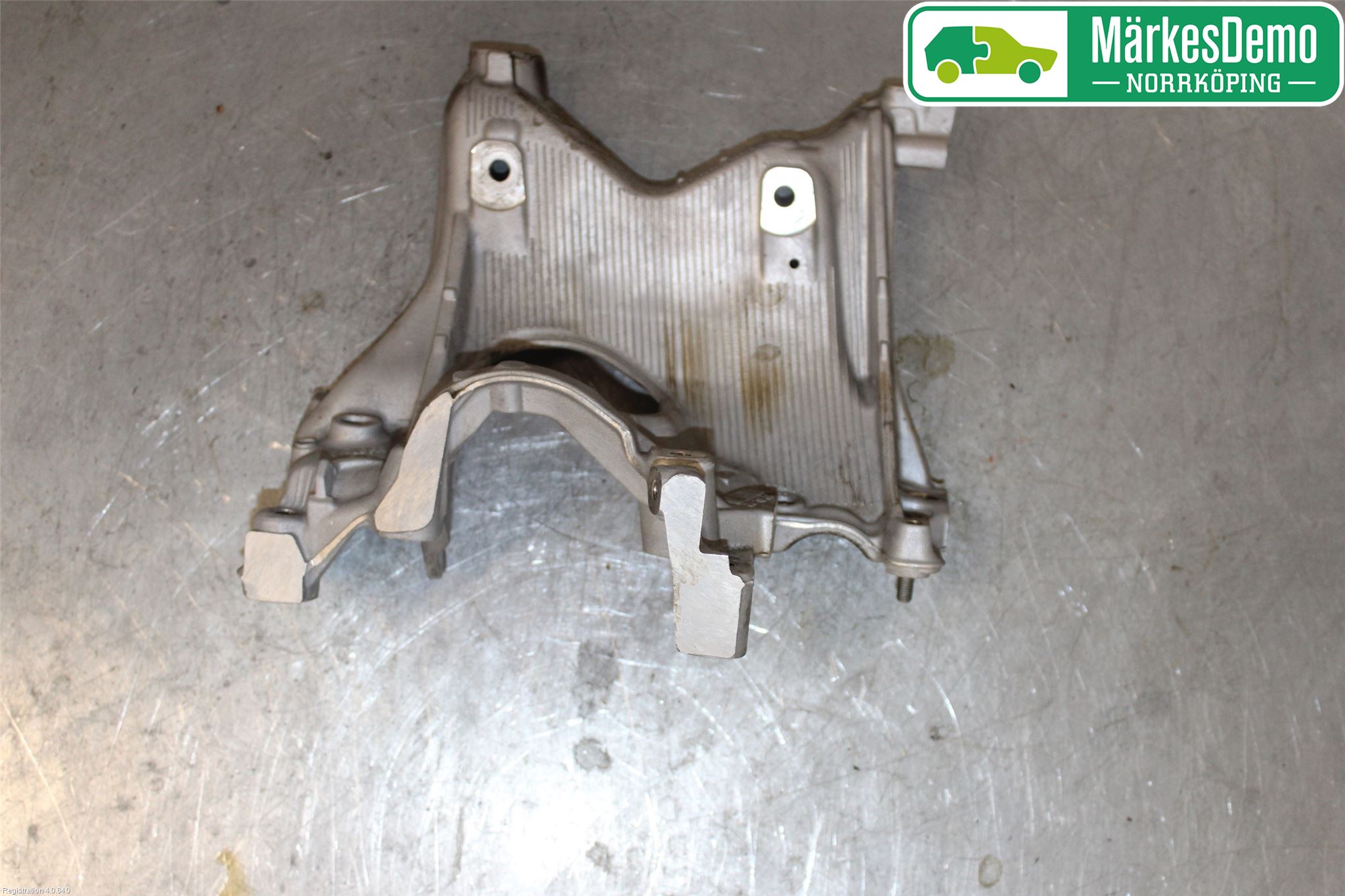 Audi A4/S4 B9 16-19 Framvagnsbalk