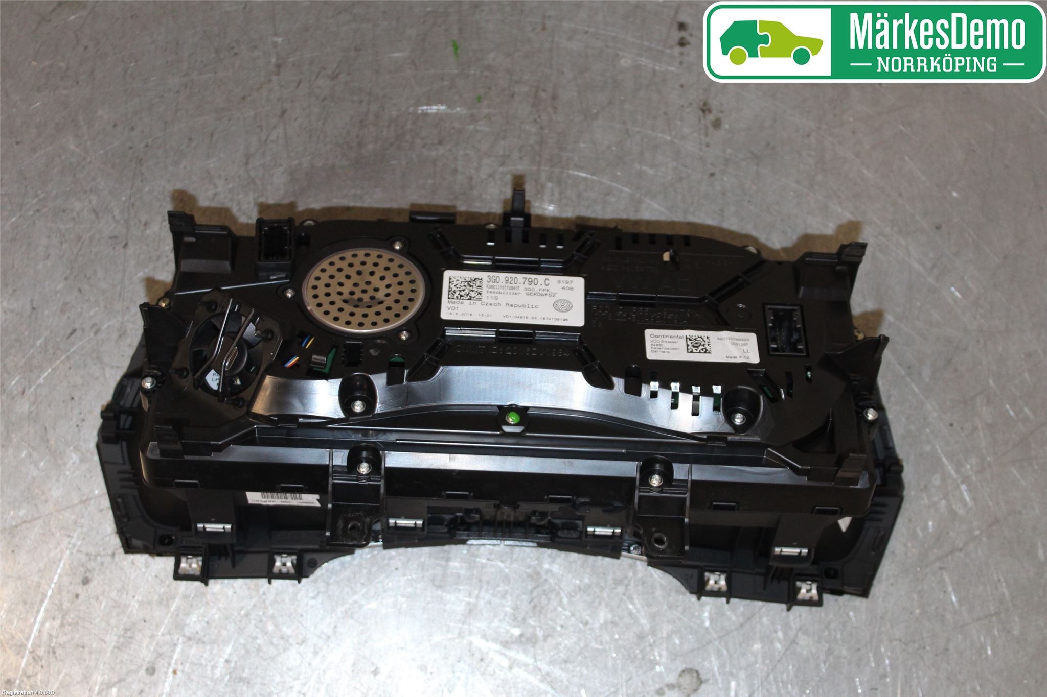 Volkswagen VW PASSAT 15-19 Instrument Komb