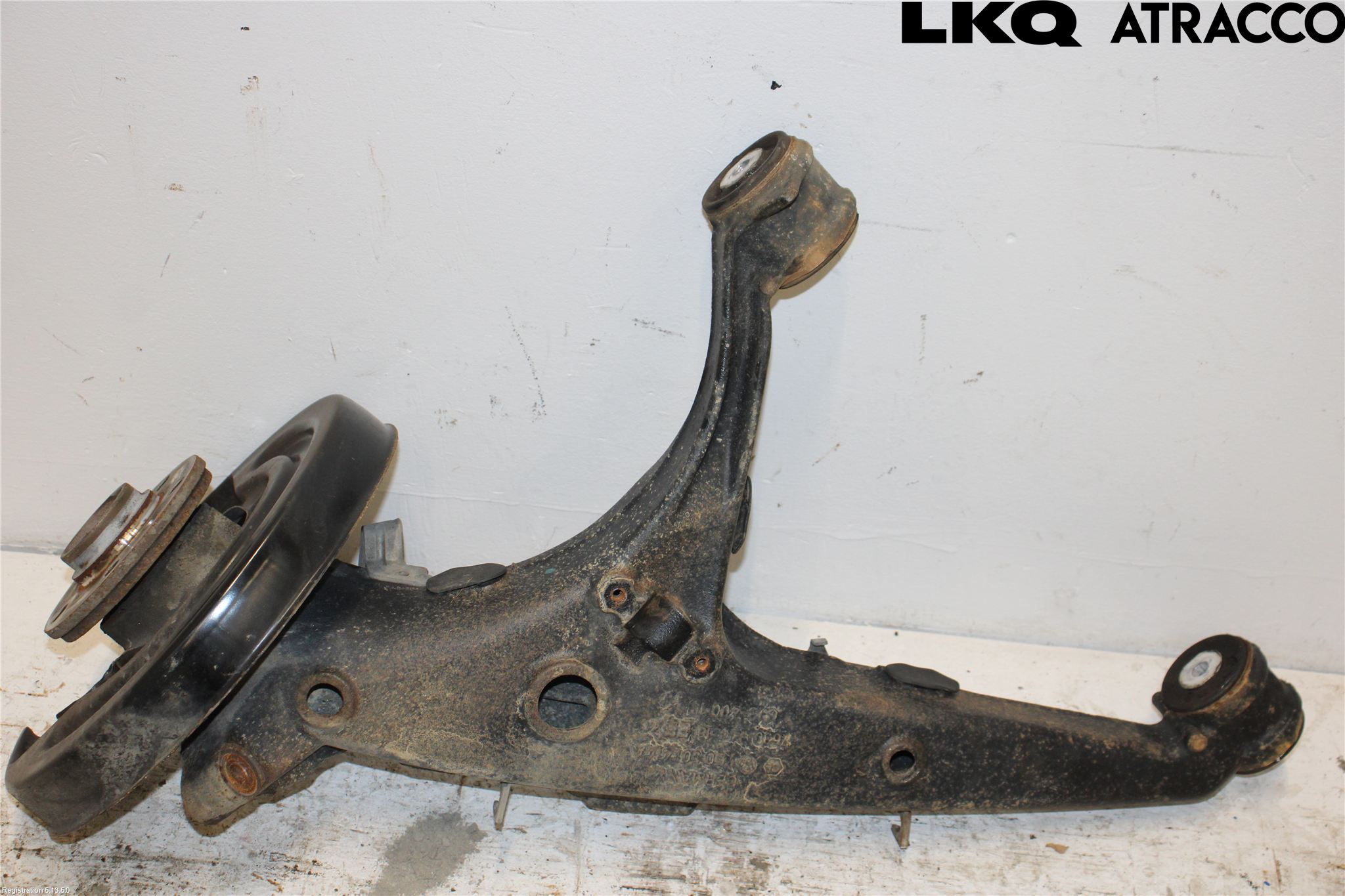 Volkswagen VW TRANSP/CARAVELLE (T6) 16-22 Bärarm Bak Höger