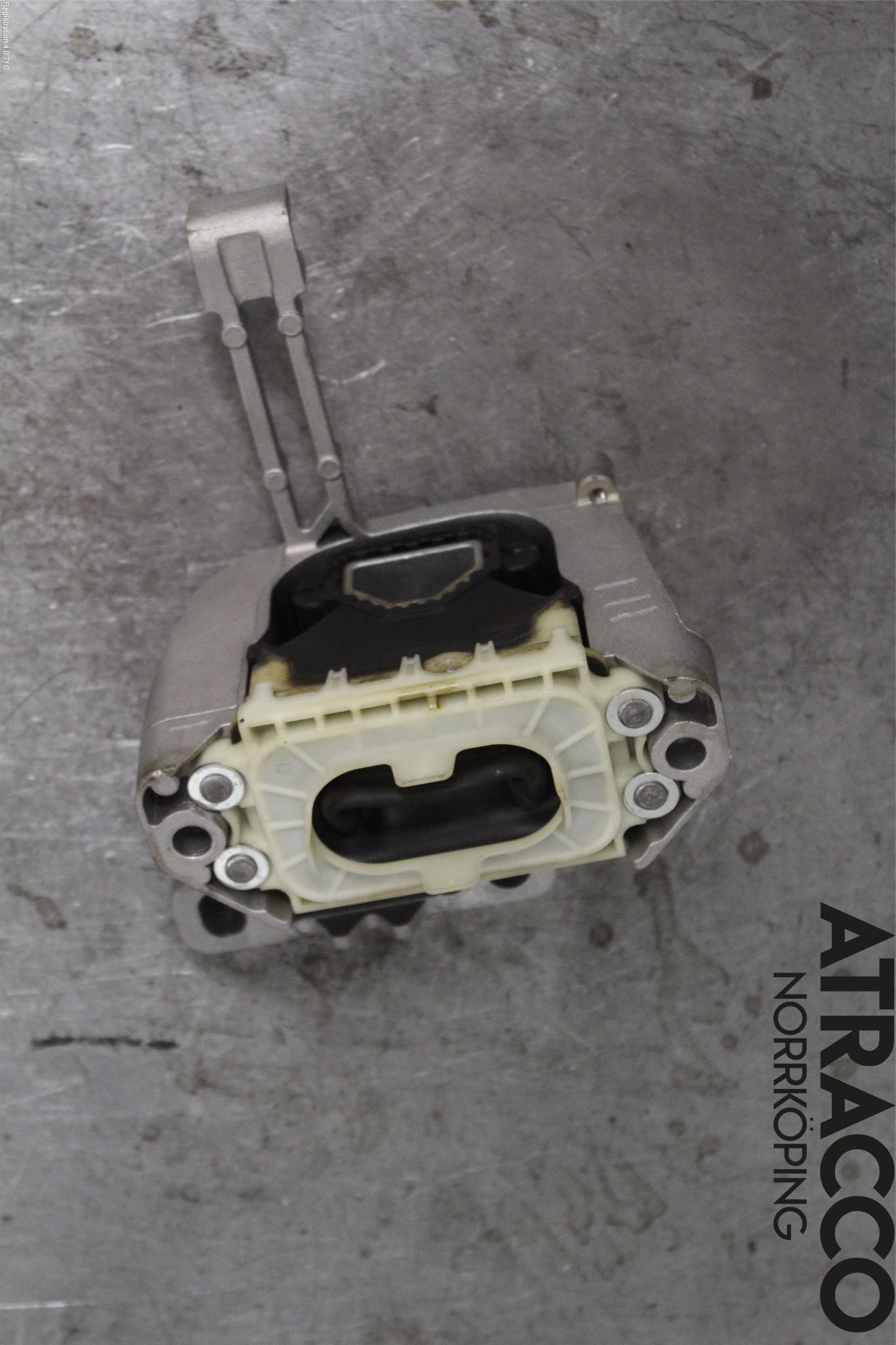 Skoda KAMIQ 20- Motorfäste