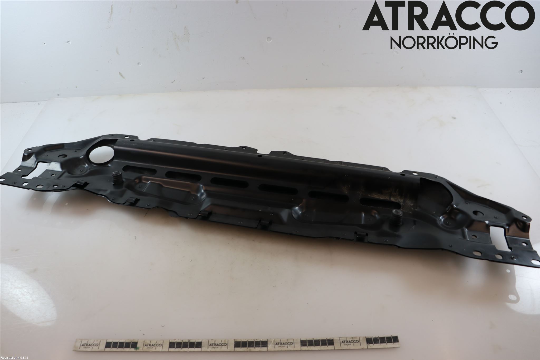 BMW 5 E60/61 Sed/Tou 02-10 Front Huvlåsplåt-Balk