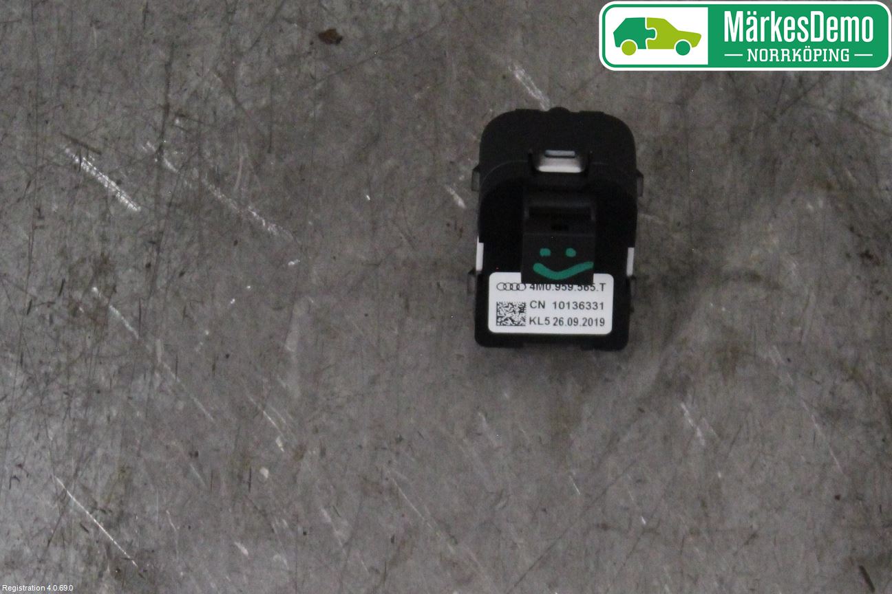 Audi Q2/SQ2 17- Strömställare Spegel