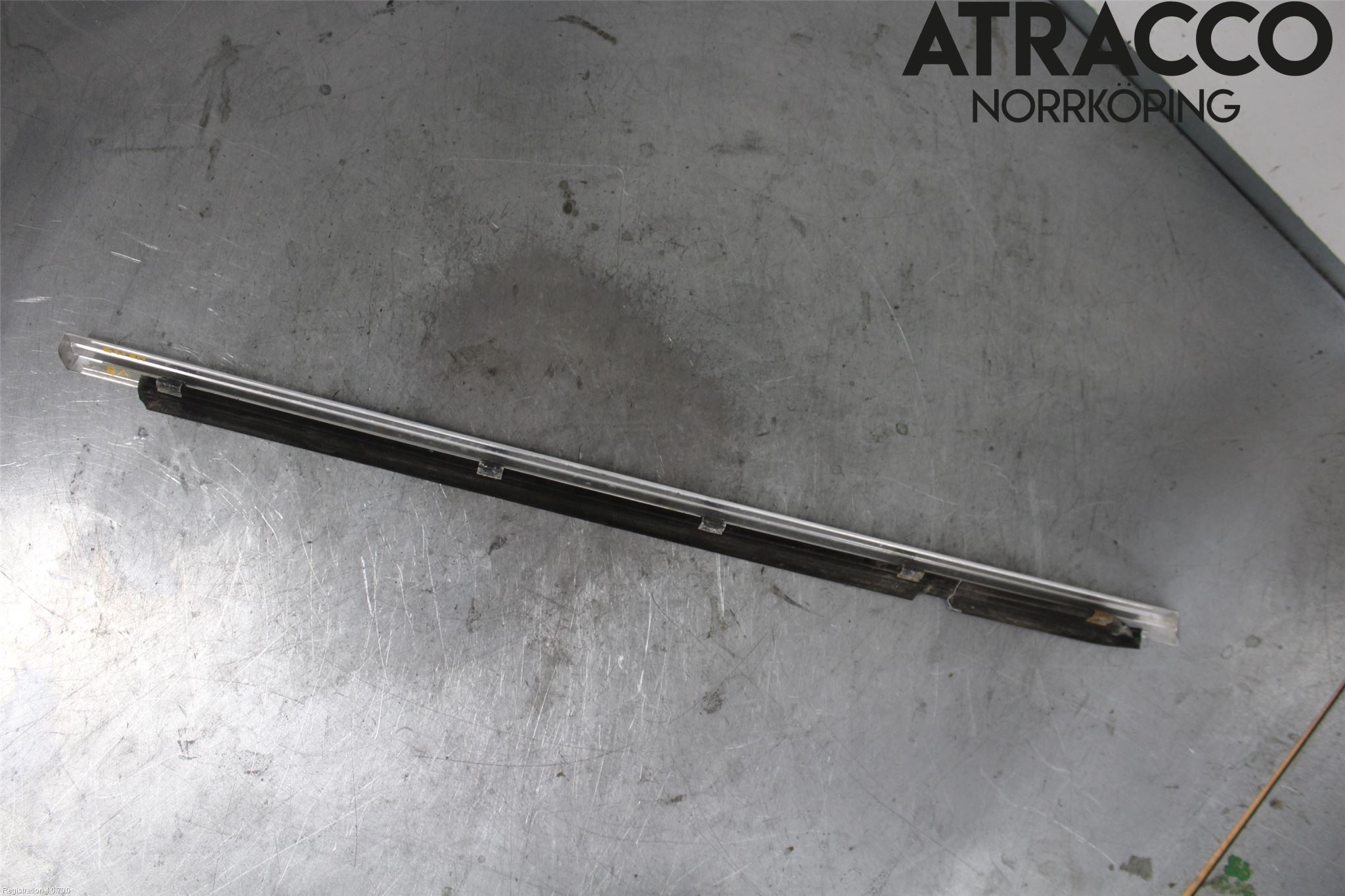 BMW 7 E23      77-86 Dörr Dekorlist Bak Vä