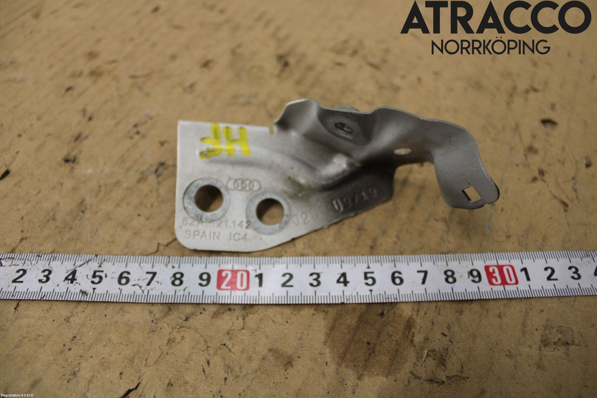 Audi A1 19- Skärmfäste Fram Hö