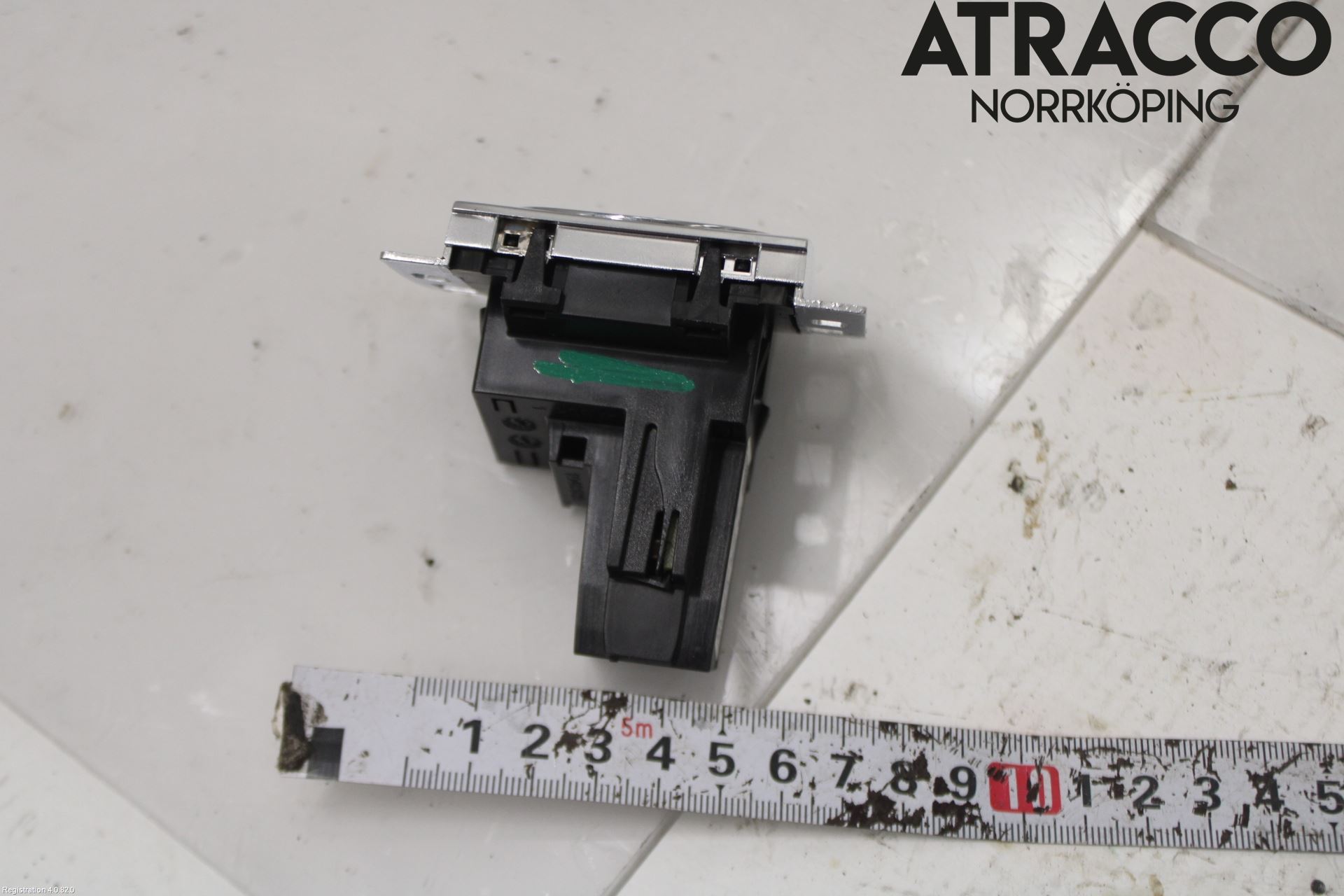 Volkswagen VW PASSAT 11-14 Instrument Klocka